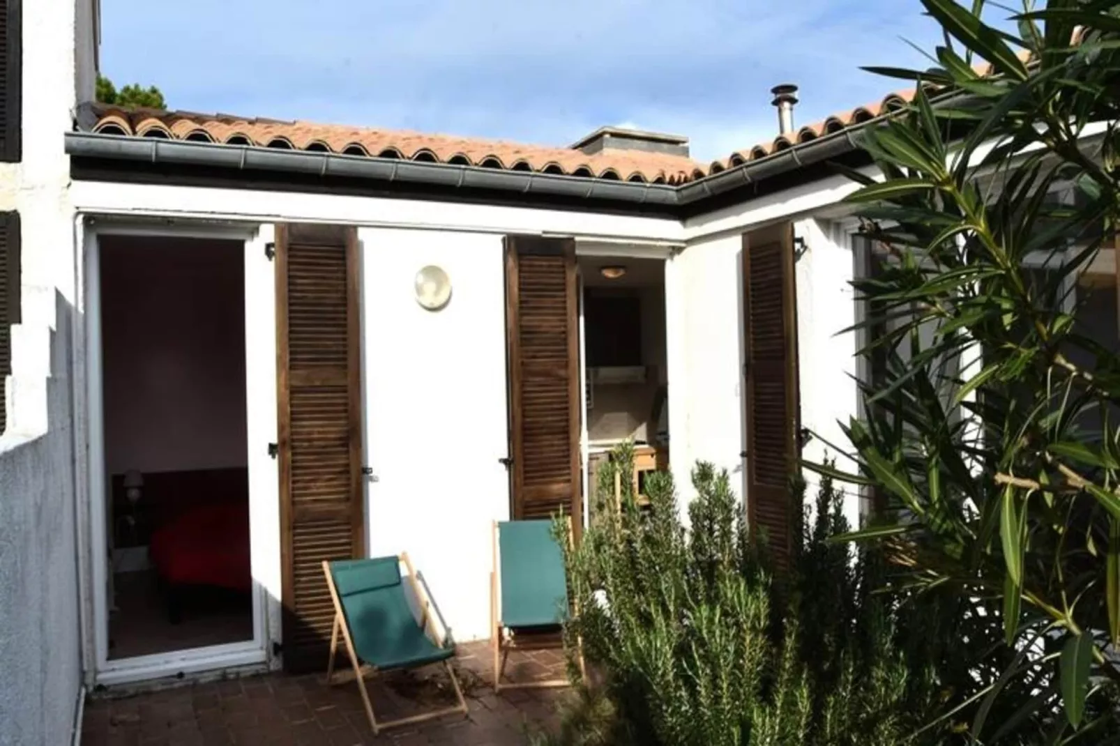 Résidence Les Candeilleres-Gardens in summer