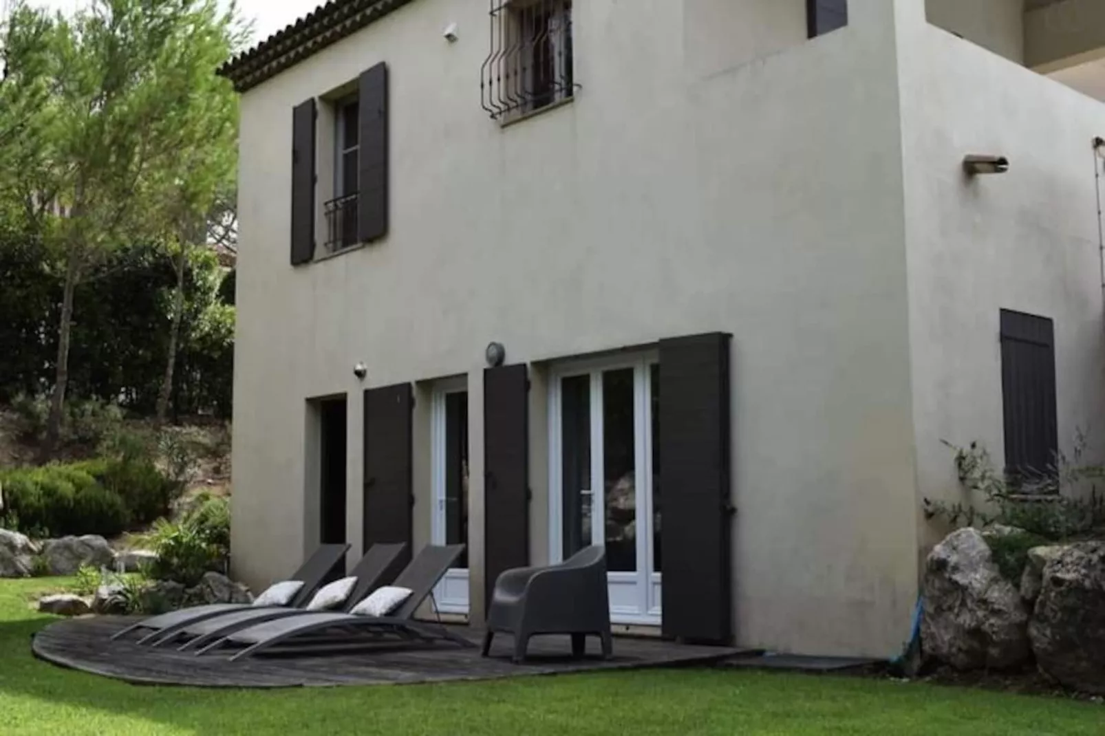 Maison Marie, Authenticit&eacute; Sur Le Golf De Pont Royal-Image-tags.