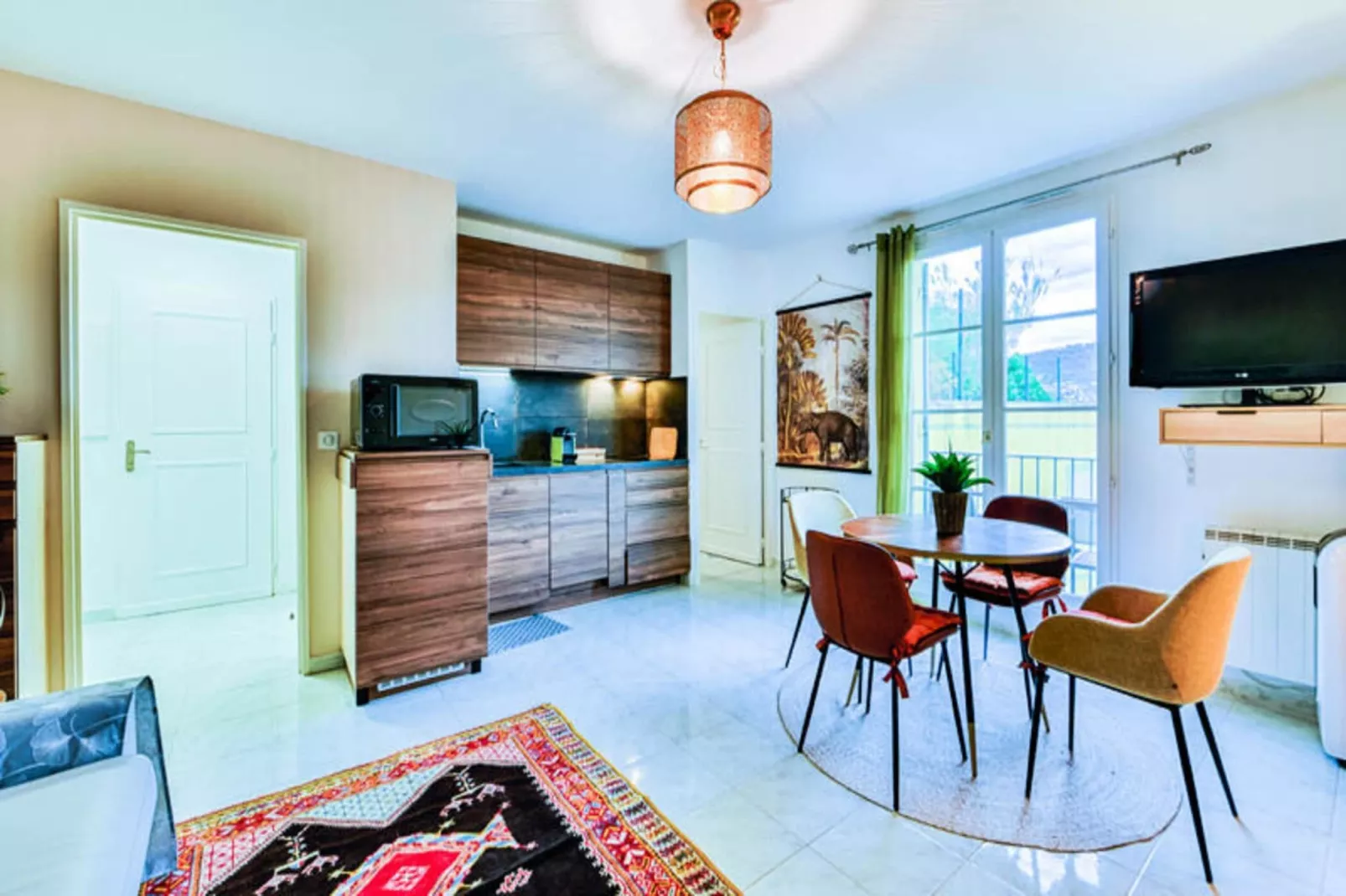 Appartements à Nice-Exterior in summer