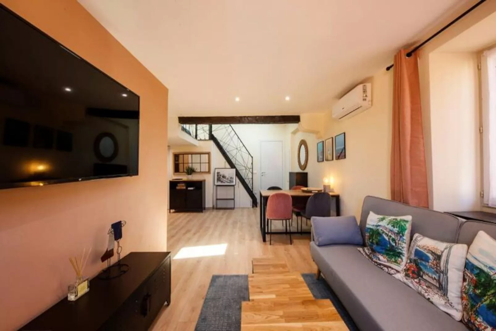 06a2 - Cœur Du Vieux Nice: Bel Appartement Rénové-Image-tags.