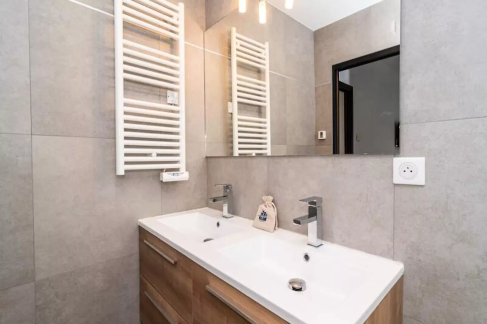 3 Pcs Design Centre Cannes - Croisette Et Palais 5 Mn - Olam Properties-Image-tags.