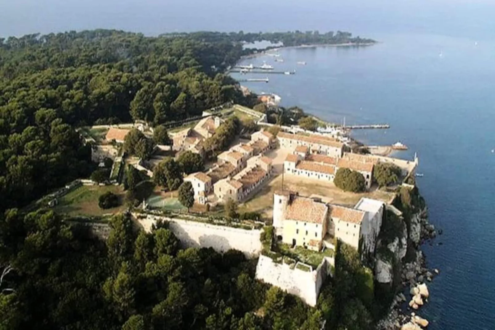 3 Pcs Design - R&eacute;nov&eacute; Cannes Ctre Croisette Emplacement N&deg;1 Olam Properties-Image-tags.