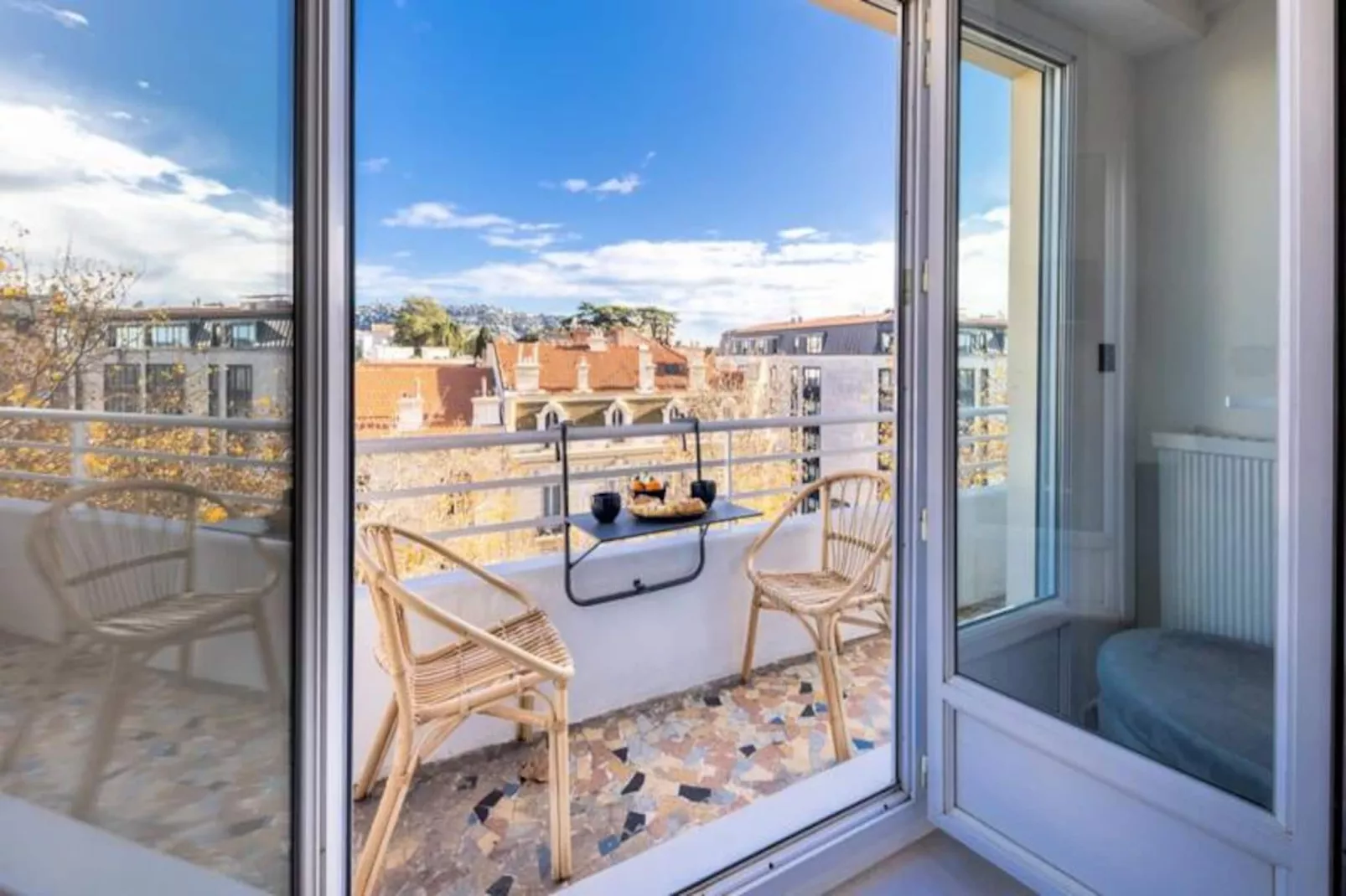 06az - Appartement Avec Terrasse 10min Du Palais-Image-tags.