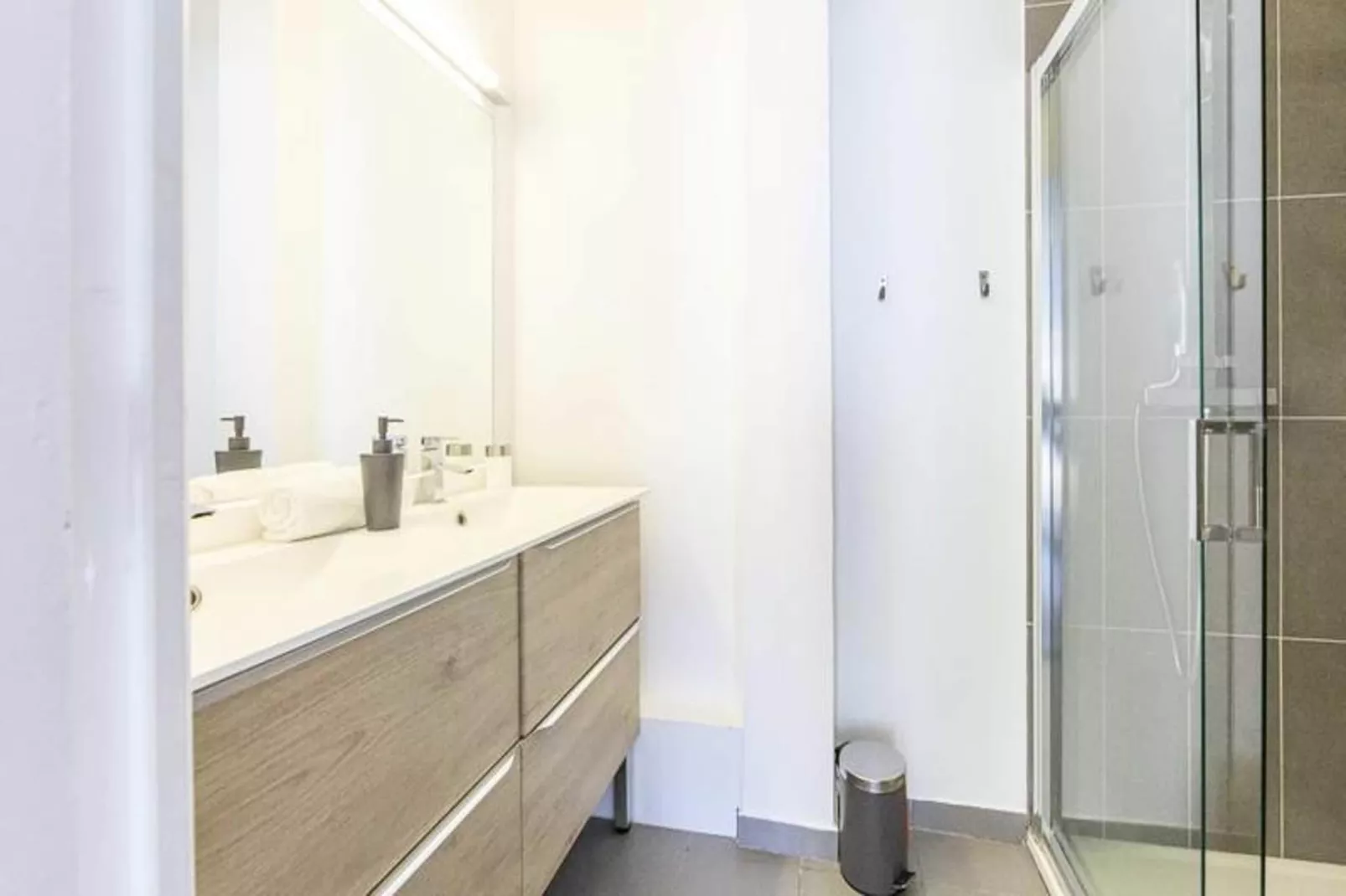 Résidence Moderne Appartement 2 Chambres/1 Salle De Bain, Terrasse Calme/aper&ccedil;u Mer-Salle de bain