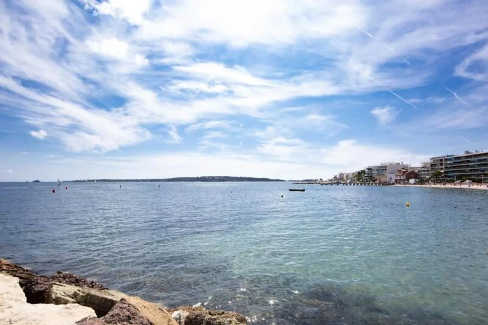 Résidence Appartement &eacute;quip&eacute; 70 M&sup2; Face &agrave; La Mer Dernier &eacute;tage Avec Magnifique Vue Me-Exterior in summer