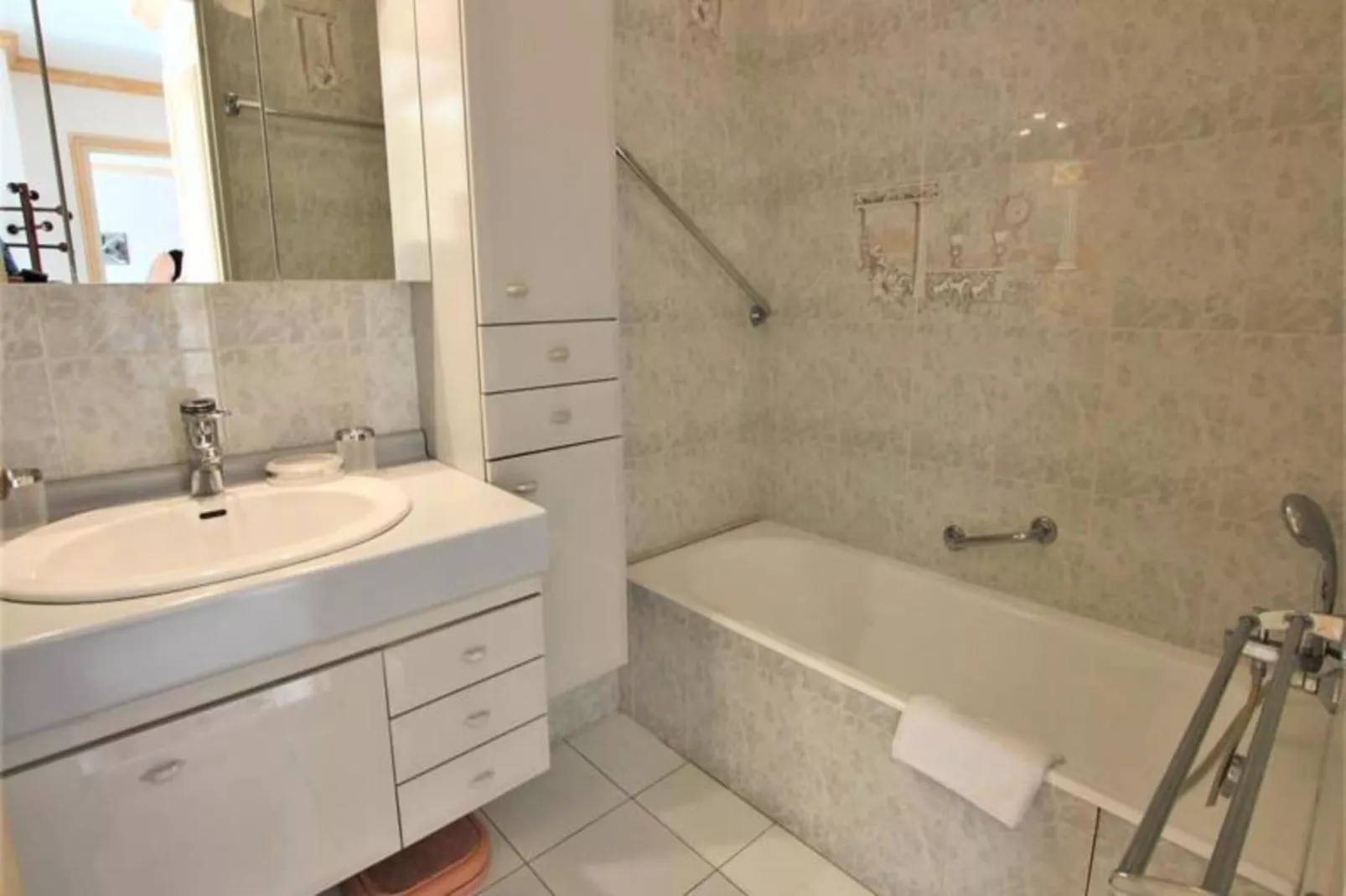 Résidence Appartement Climatis&eacute; 5 Voyageurs De 80 M2, Centre Ville Et Croisette-Bathroom