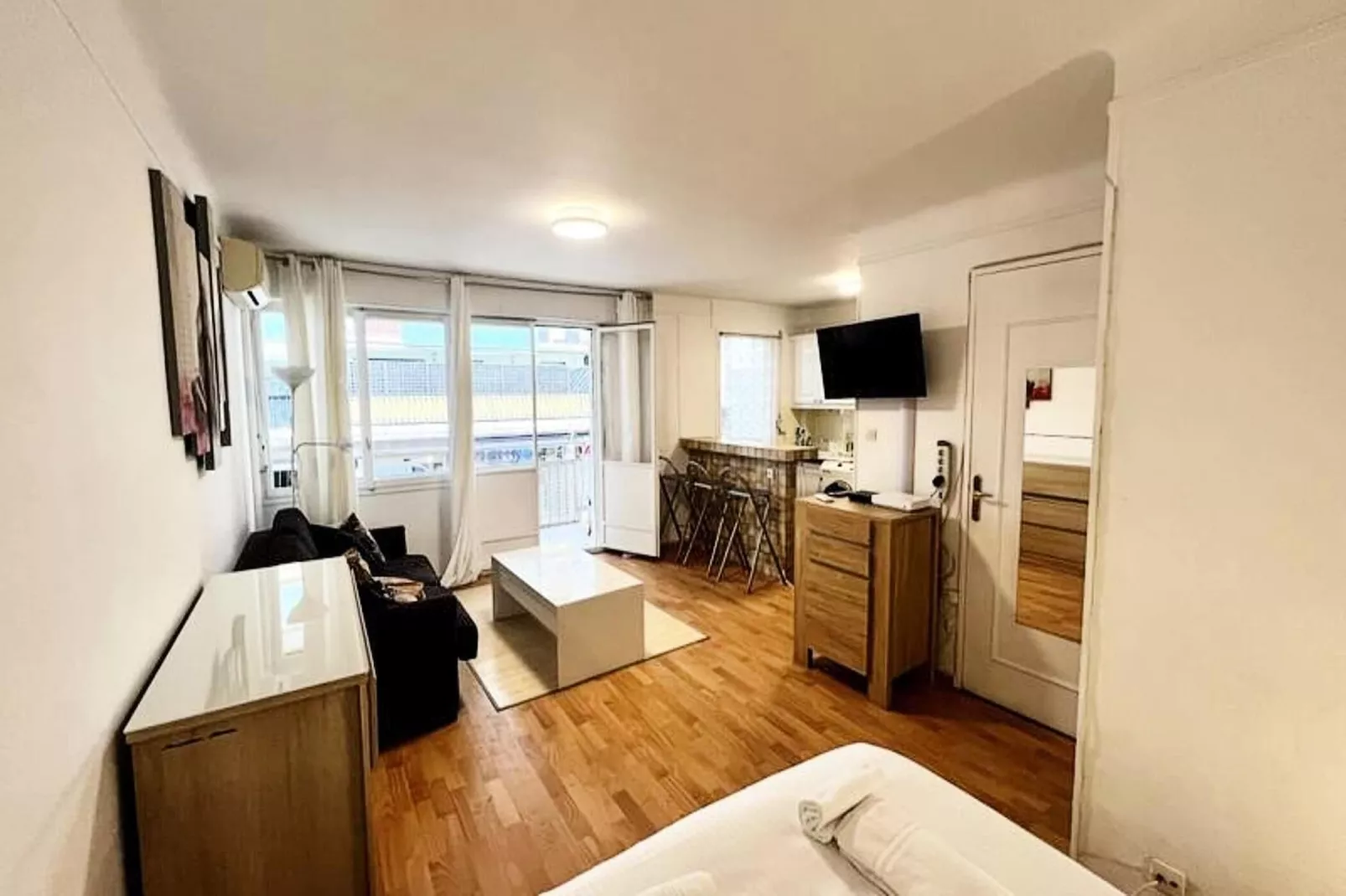 Résidence Studio Climatis&eacute; En Plein Centre Ville De Cannes &agrave; 2 Pas De Rue D'antibes-Ambiance