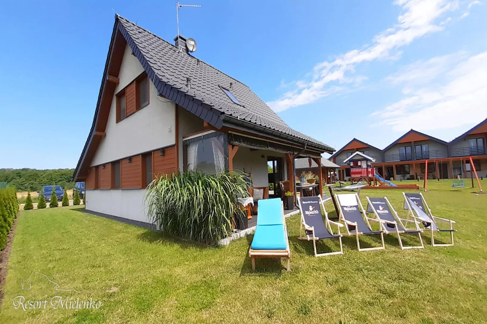 Dom MARCO POLO w Mielenku-Gardens in summer