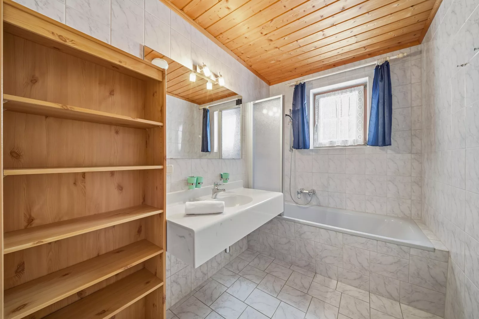 Apartment "Sonnberg & Schattberg"-Bathroom