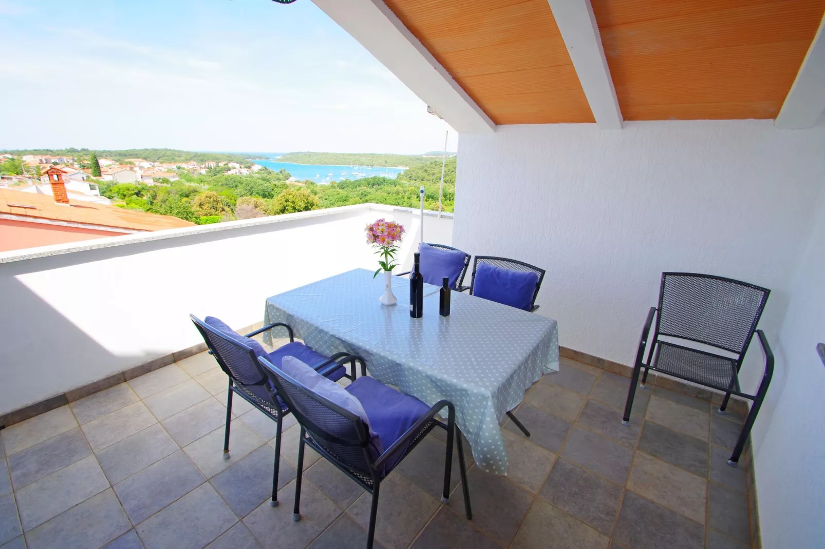 Lavinija Rosa-Terrace balcony