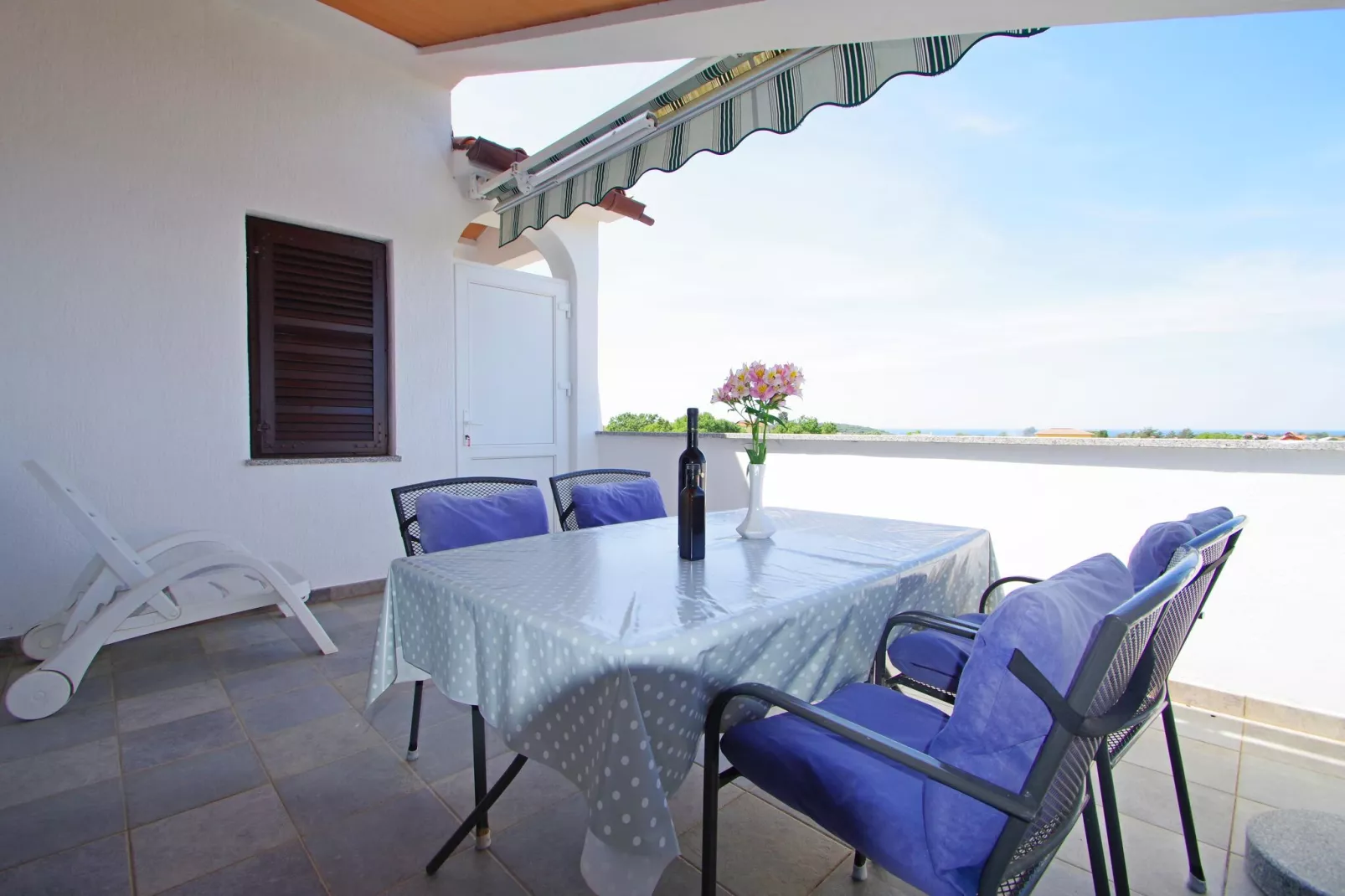 Lavinija Rosa-Terrace balcony