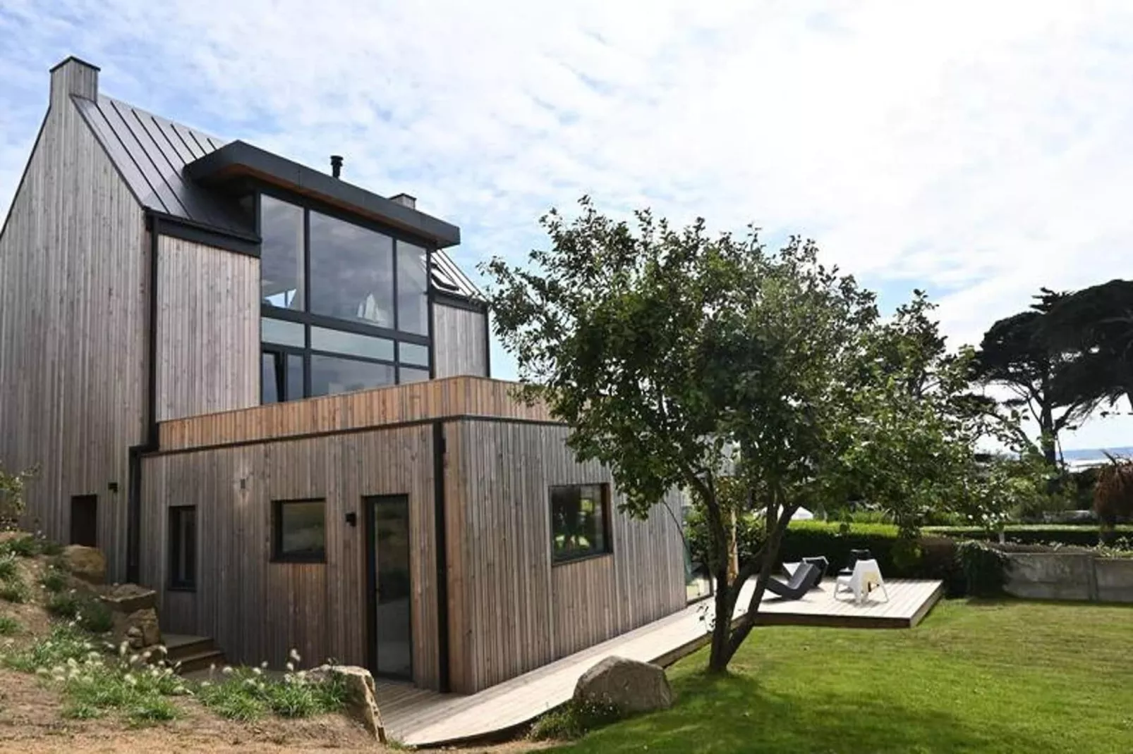 Maison à Penvénan-Exterior in summer