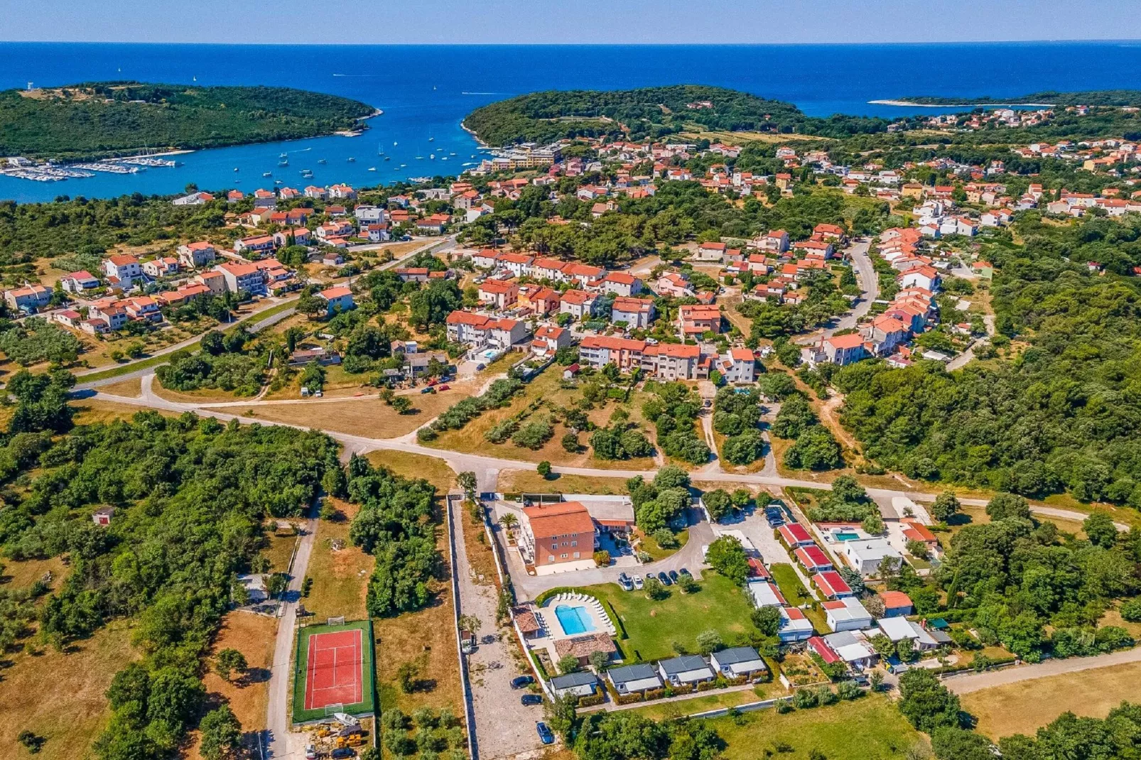 Apartman 1  4pax-Areas summer 1km