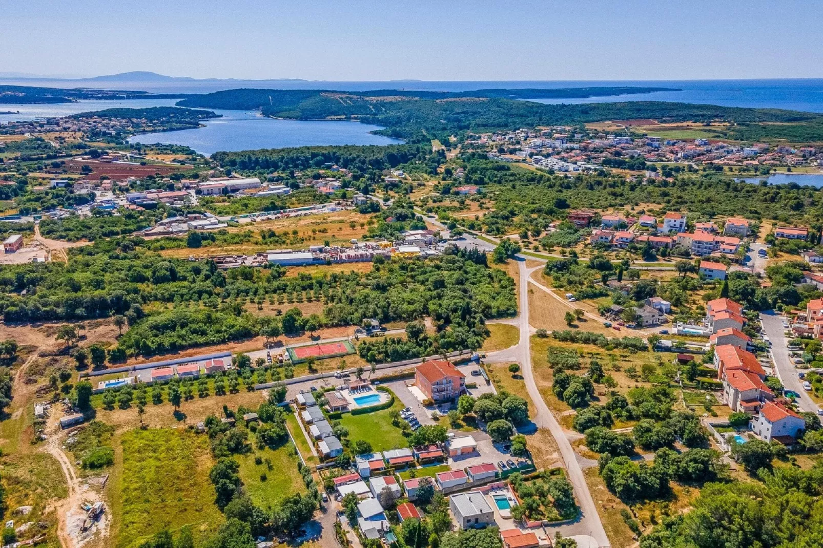 Apartman 1  4pax-Areas summer 5km