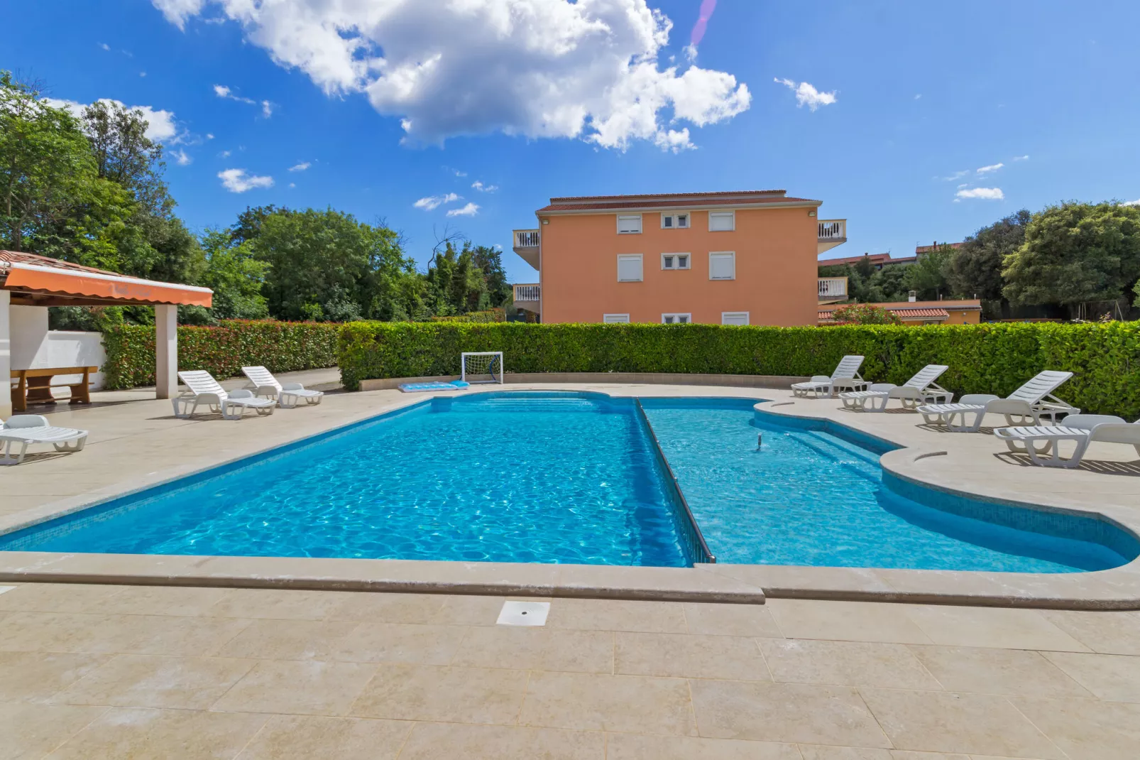 poolofhouse