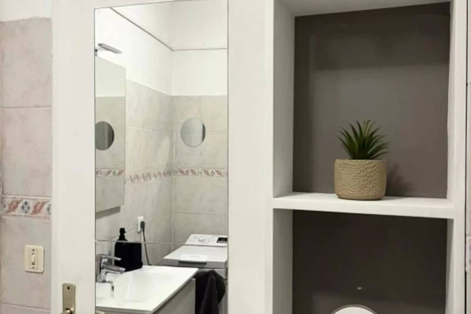 06bq : Studio &agrave; Deux Pas Des Plages-Image-tags.