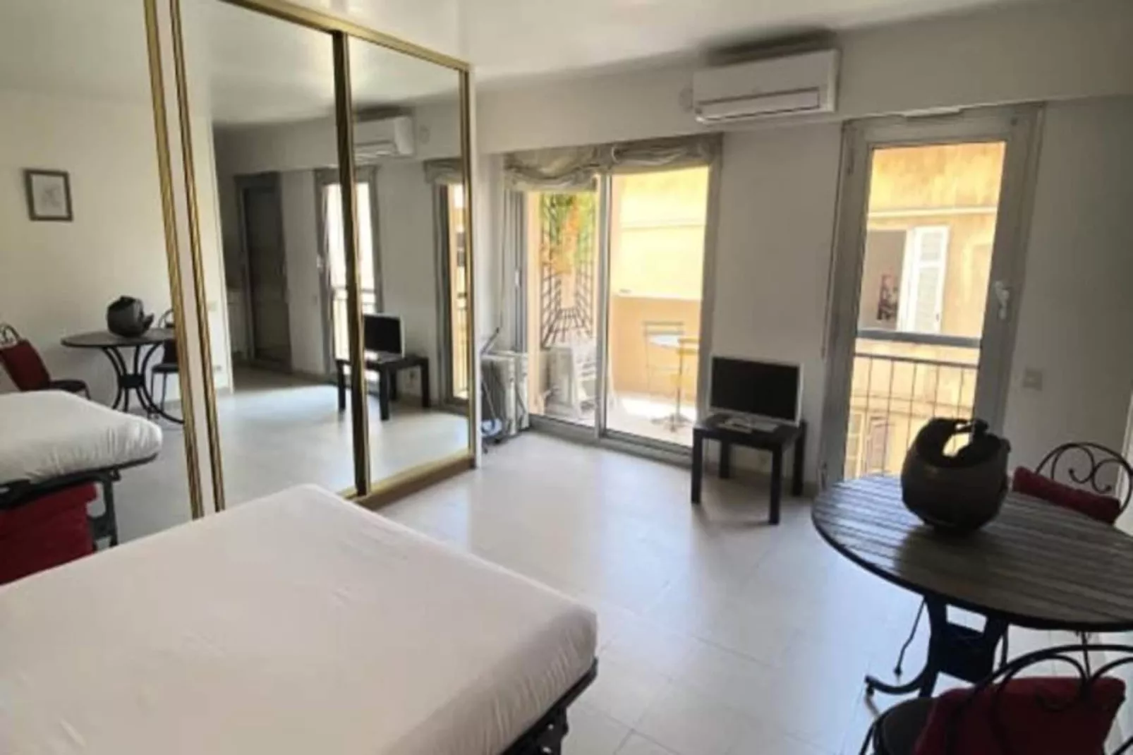 Résidence Coeur De La Rue Meynadier-Living room