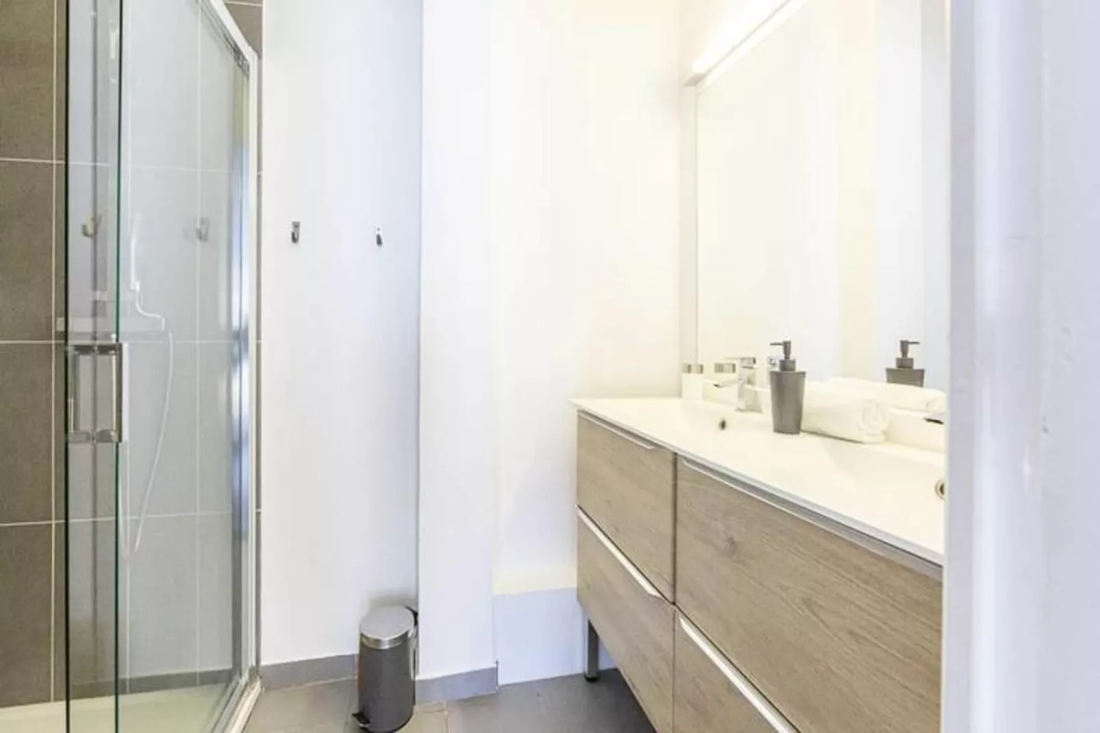 Résidence Moderne Appartement 2 Chambres/1 Salle De Bain, Terrasse Calme/aper&ccedil;u Mer-Salle de bain