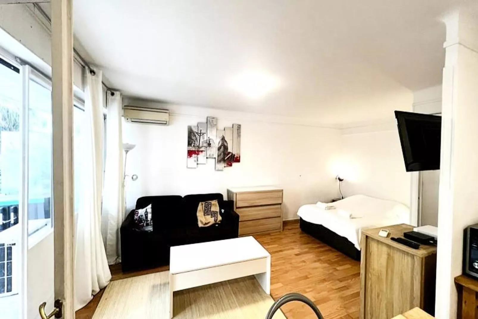 Résidence Studio Climatis&eacute; En Plein Centre Ville De Cannes &agrave; 2 Pas De Rue D'antibes-Ambiance