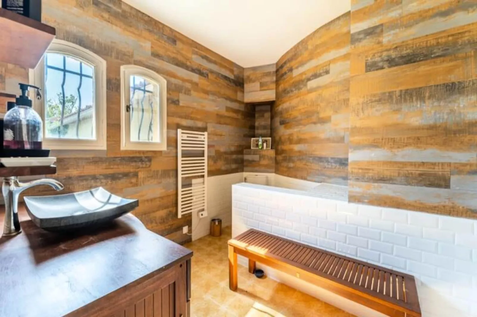 La Ch&ecirc;neraie. Proche Alpilles Et Luberon, Piscine Chauff&eacute;e-Image-tags.