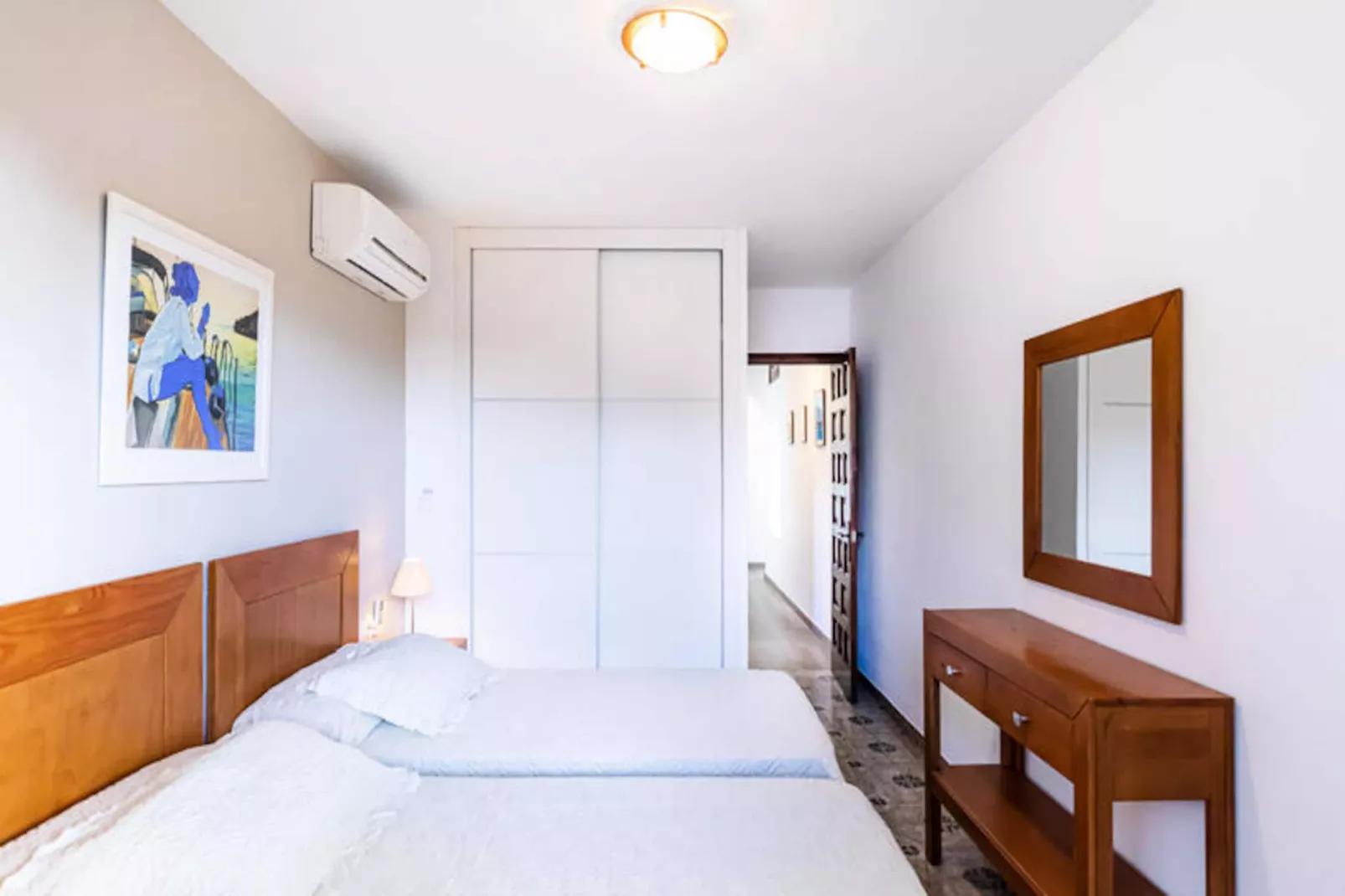 Maison à Son Bou-Image-tags.