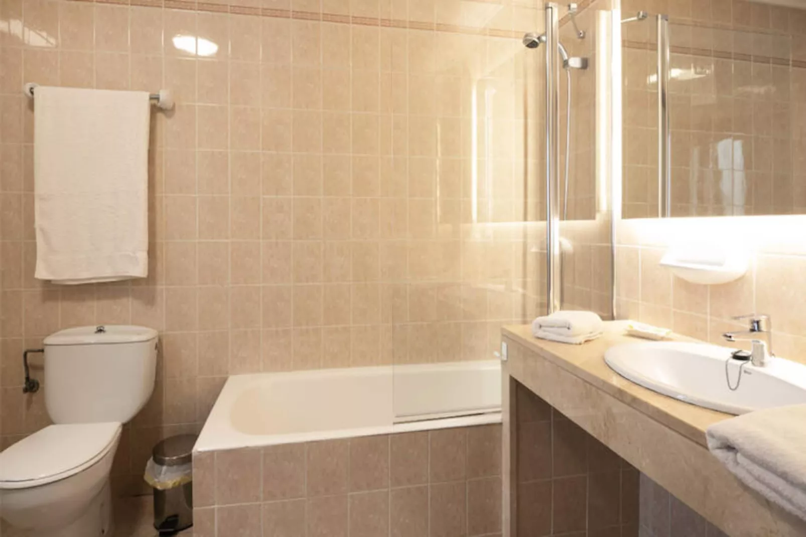 Maison à Son Bou-Image-tags.