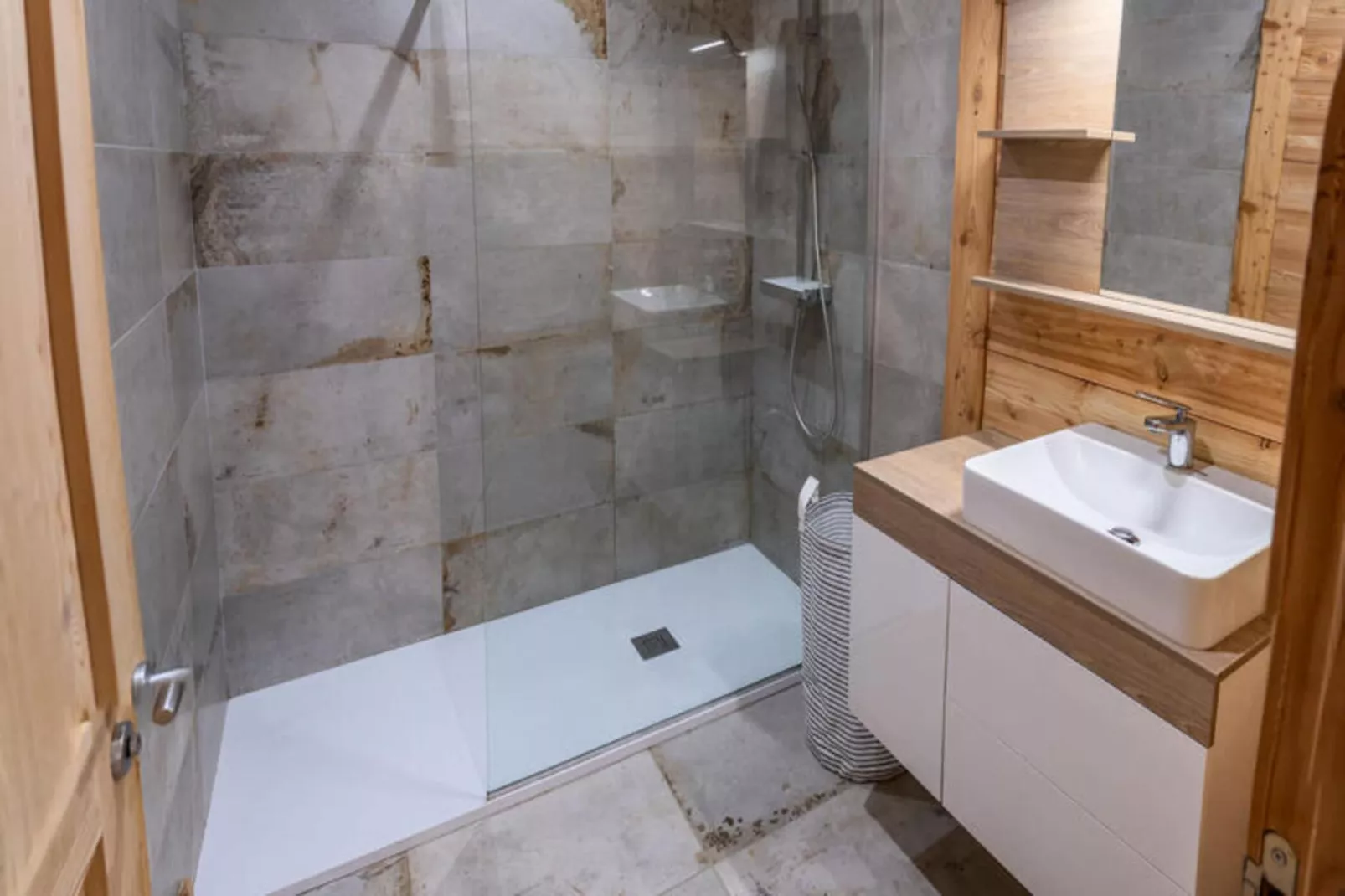 Résidence Pramouton-Salle de bain