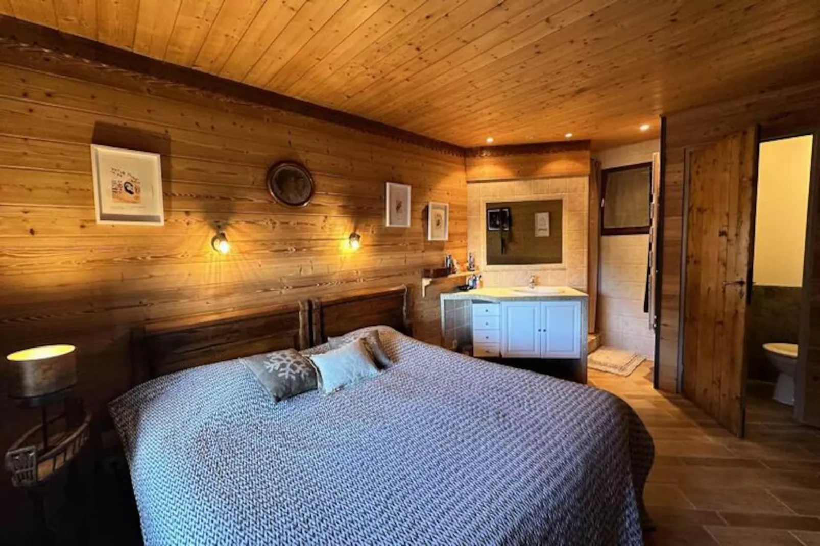 Chalet Emelthi-Image-tags.