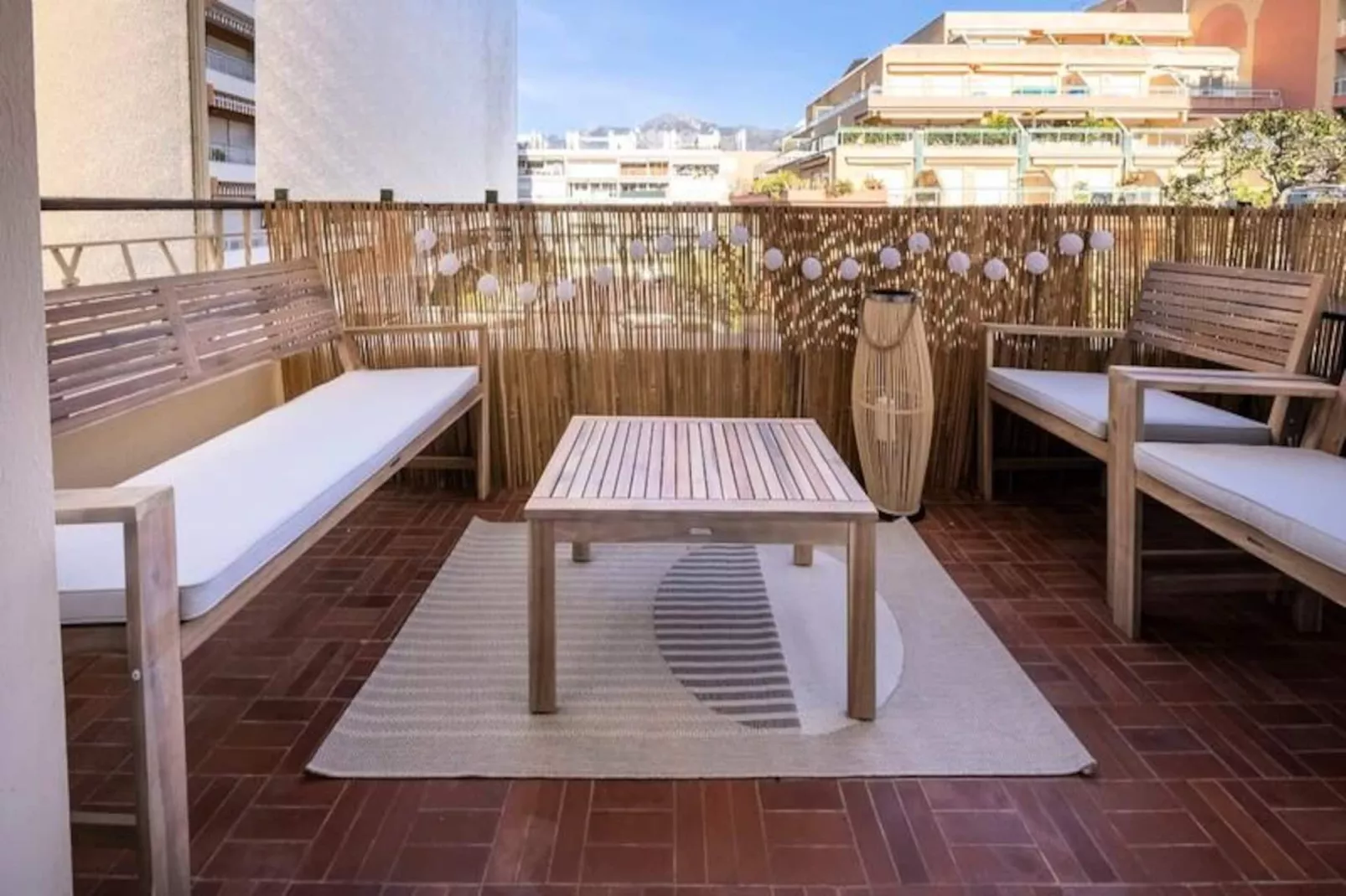 06b - Beau 2 Pi&egrave;ces R&eacute;nov&eacute; Avec Terrasse Vue Mer-Image-tags.