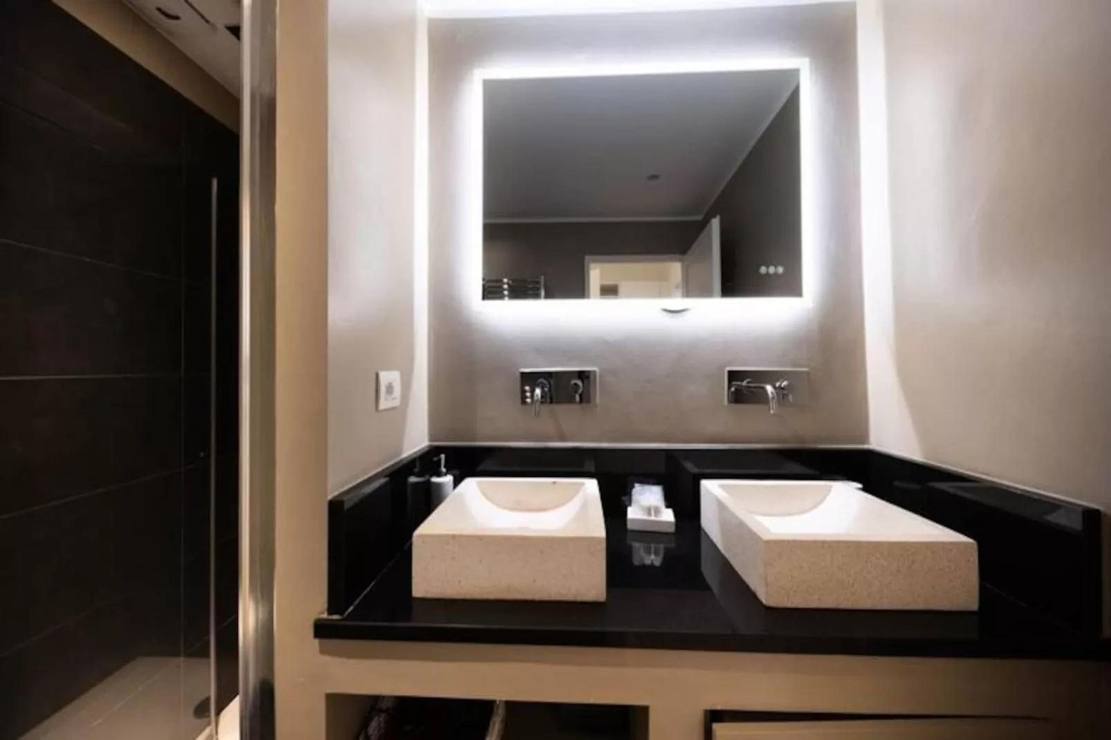 06a3 - Bel Appartement Au Cœur Du Vieux Nice-Image-tags.