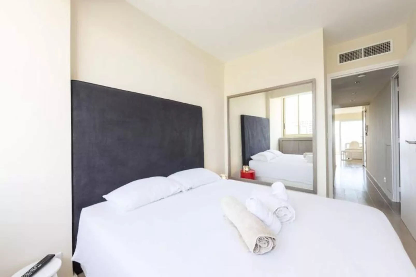 Résidence Appartement &eacute;quip&eacute; 70 M&sup2; Face &agrave; La Mer Dernier &eacute;tage Avec Magnifique Vue Me-Exterior in summer