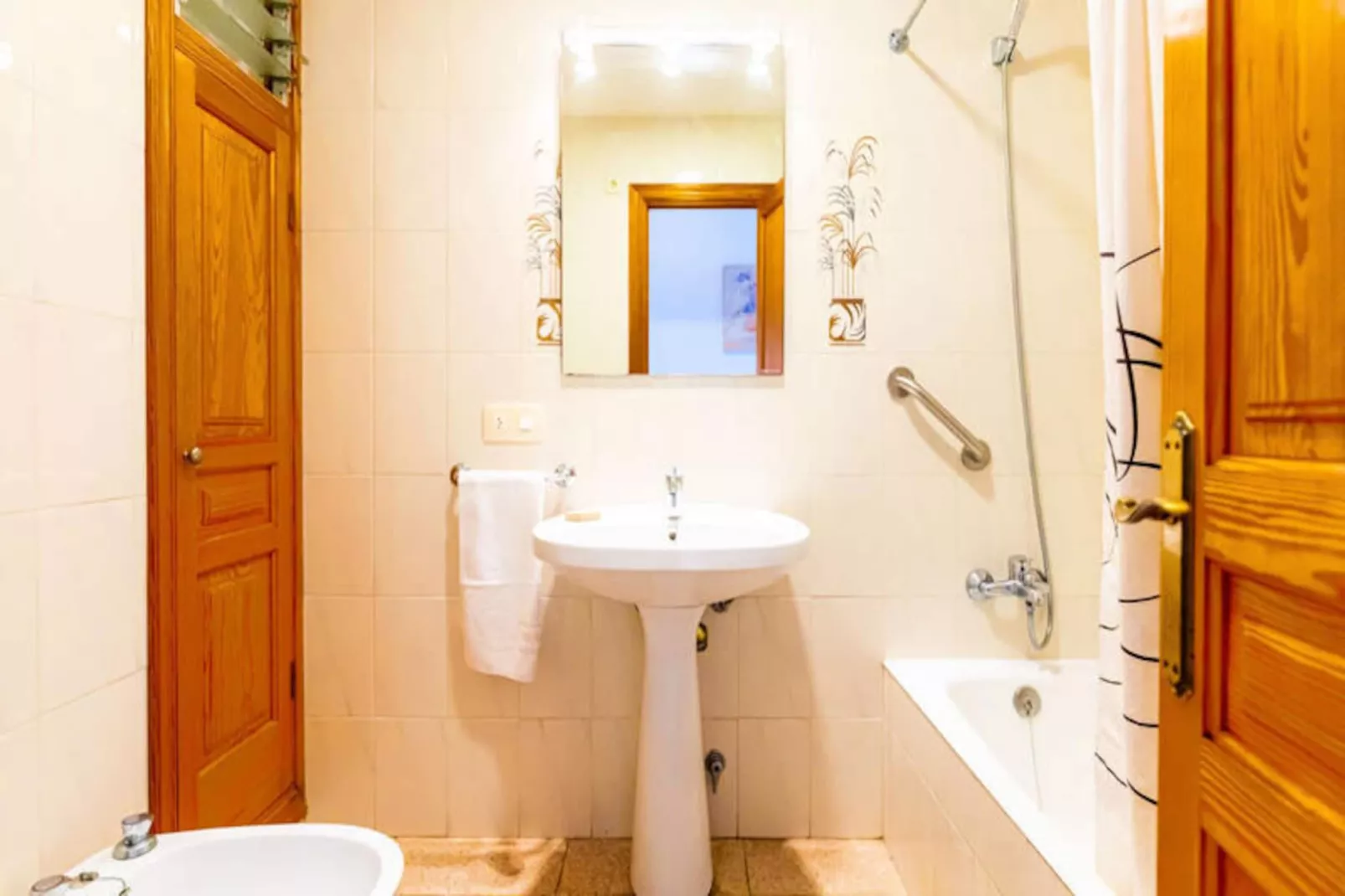 Maison à Son Bou-Image-tags.