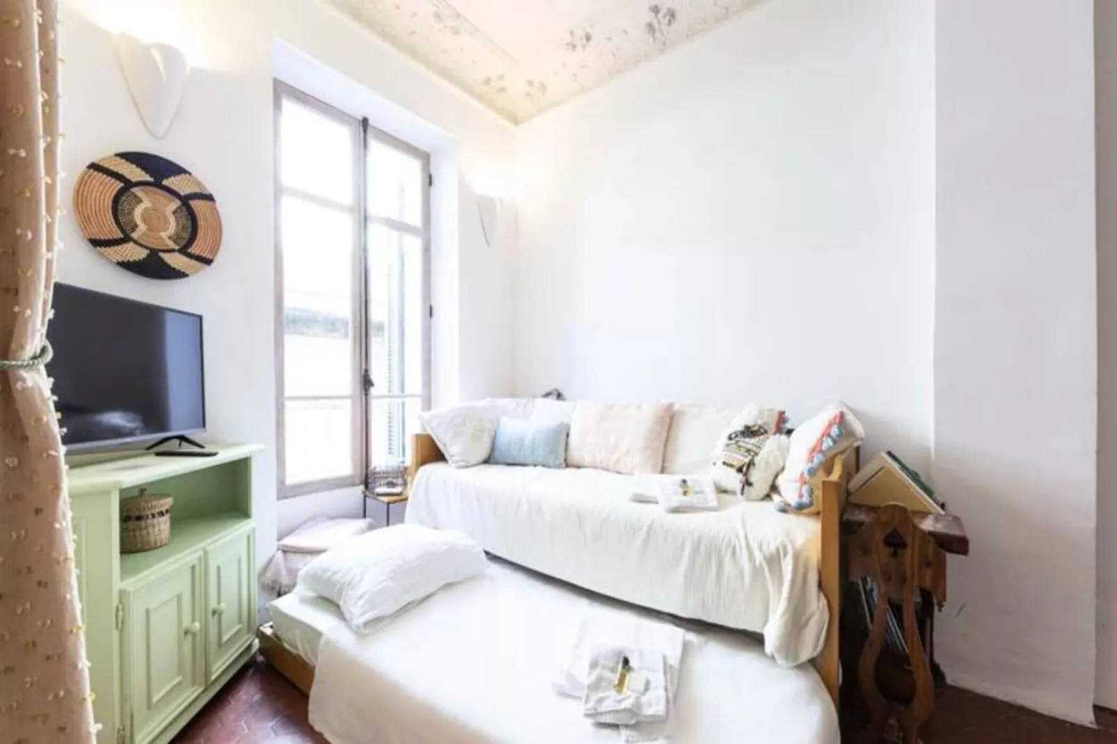 Résidence Bnb Renting Grand Studio Au C&oelig;ur De Cannes, Quartier De La Vieille Ville !-Exterior in summer