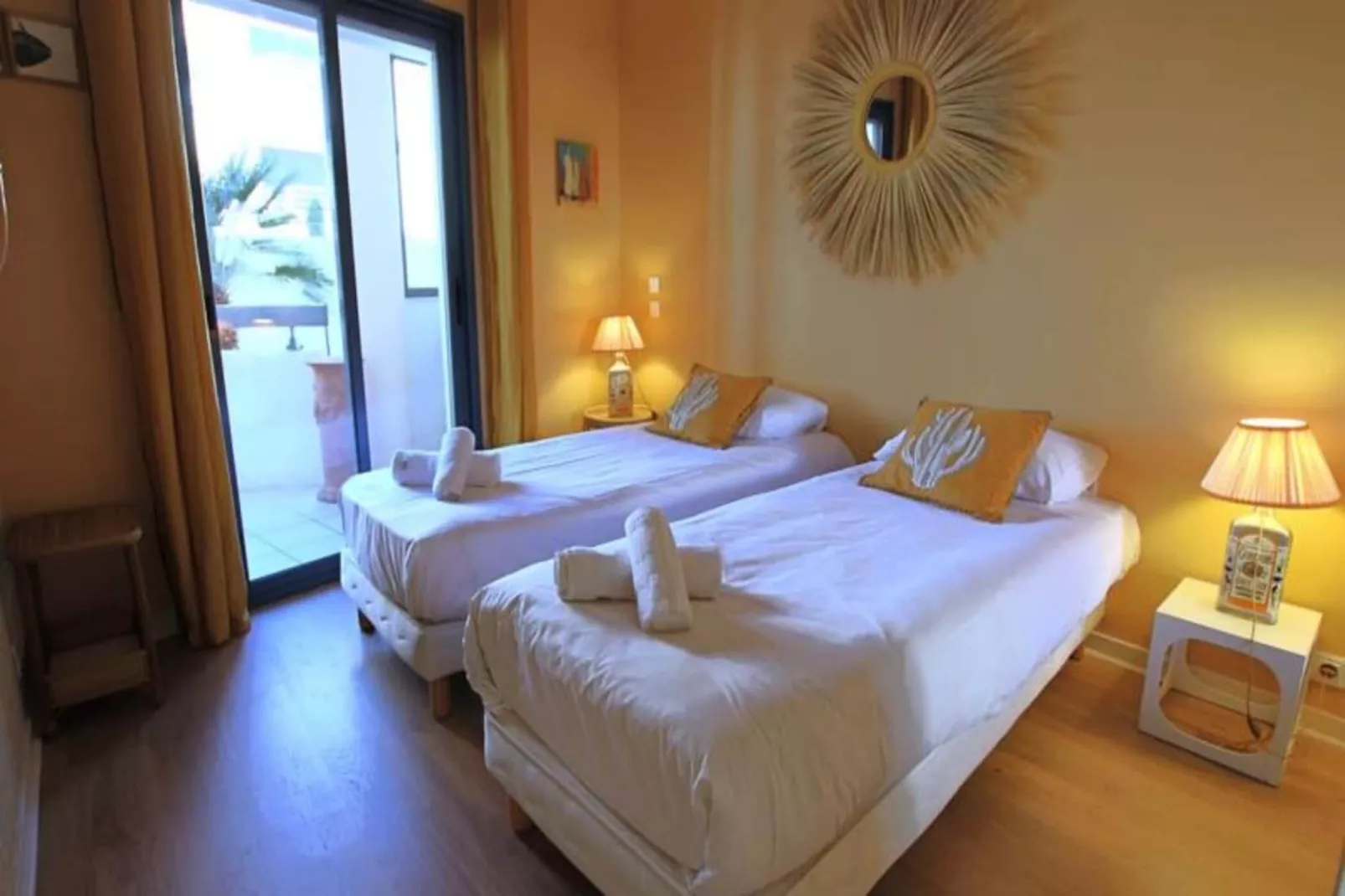 Résidence Appartement Rénové Avec 2 Chambres & Salle De Bain à La Décoration Raffinée-Salle de loisirs