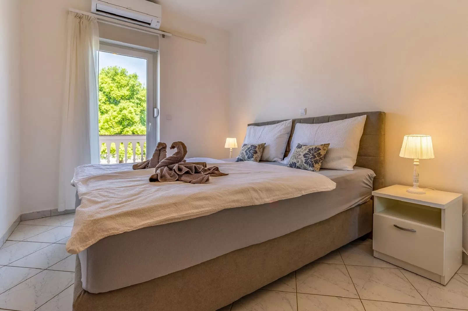 Apartment  8-Bedroom