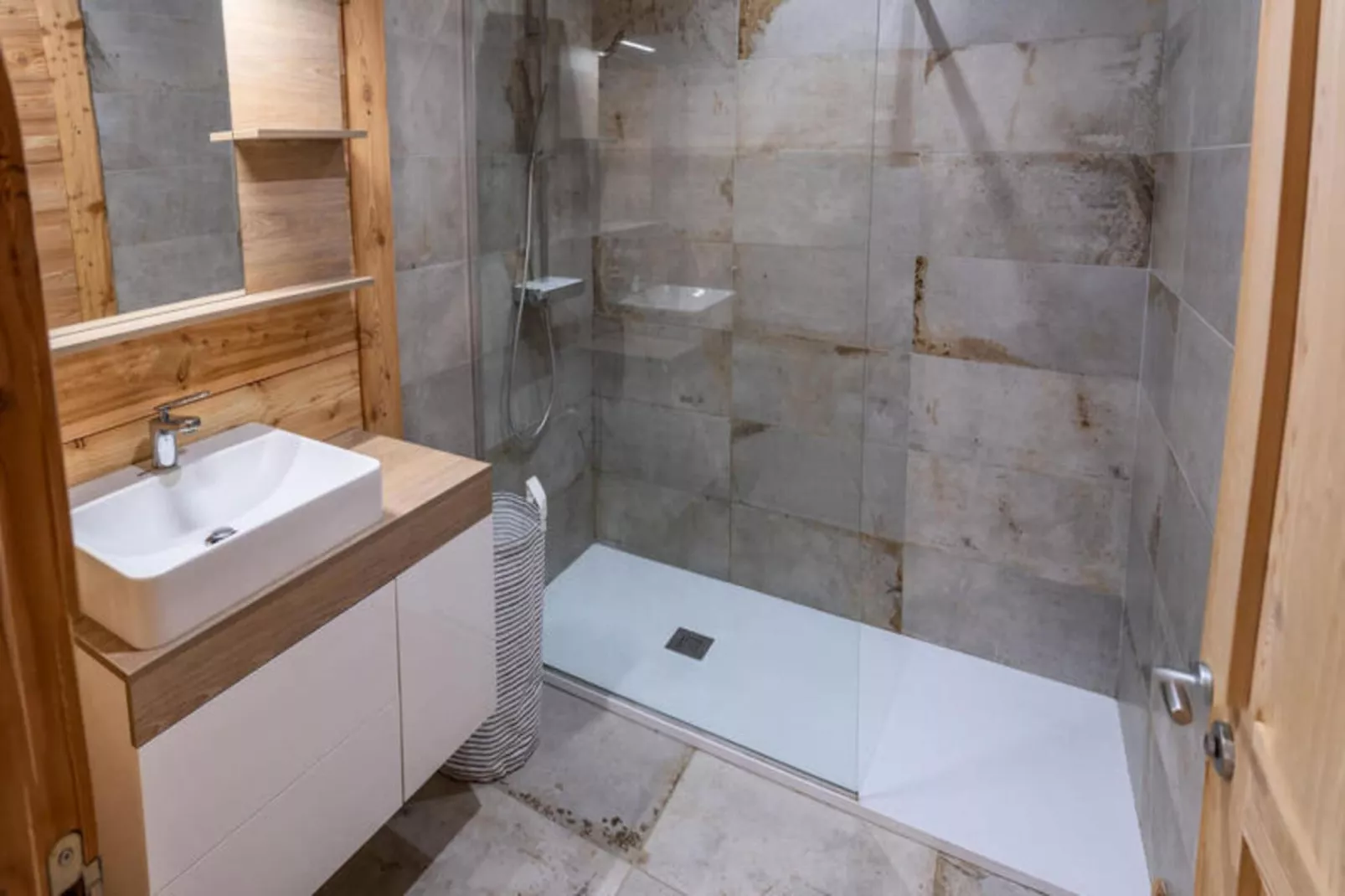 Résidence Pramouton-Salle de bain