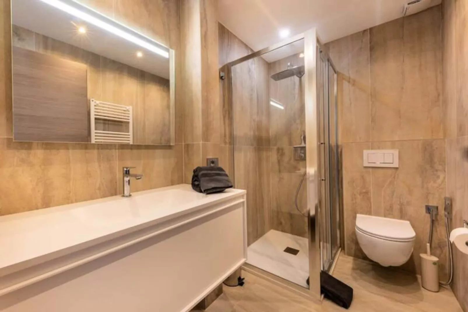 06ak1 - Villa 4 Chambres, Piscine Et Sauna-Image-tags.