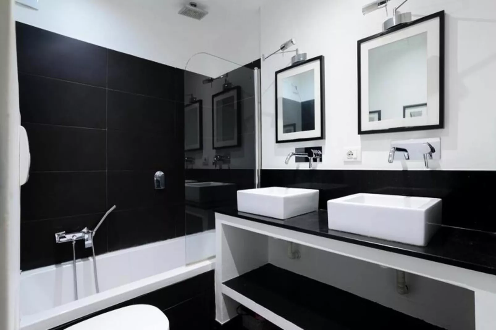 06a4 - Situation Exceptionnelle Au Port De Nice-Salle de bain