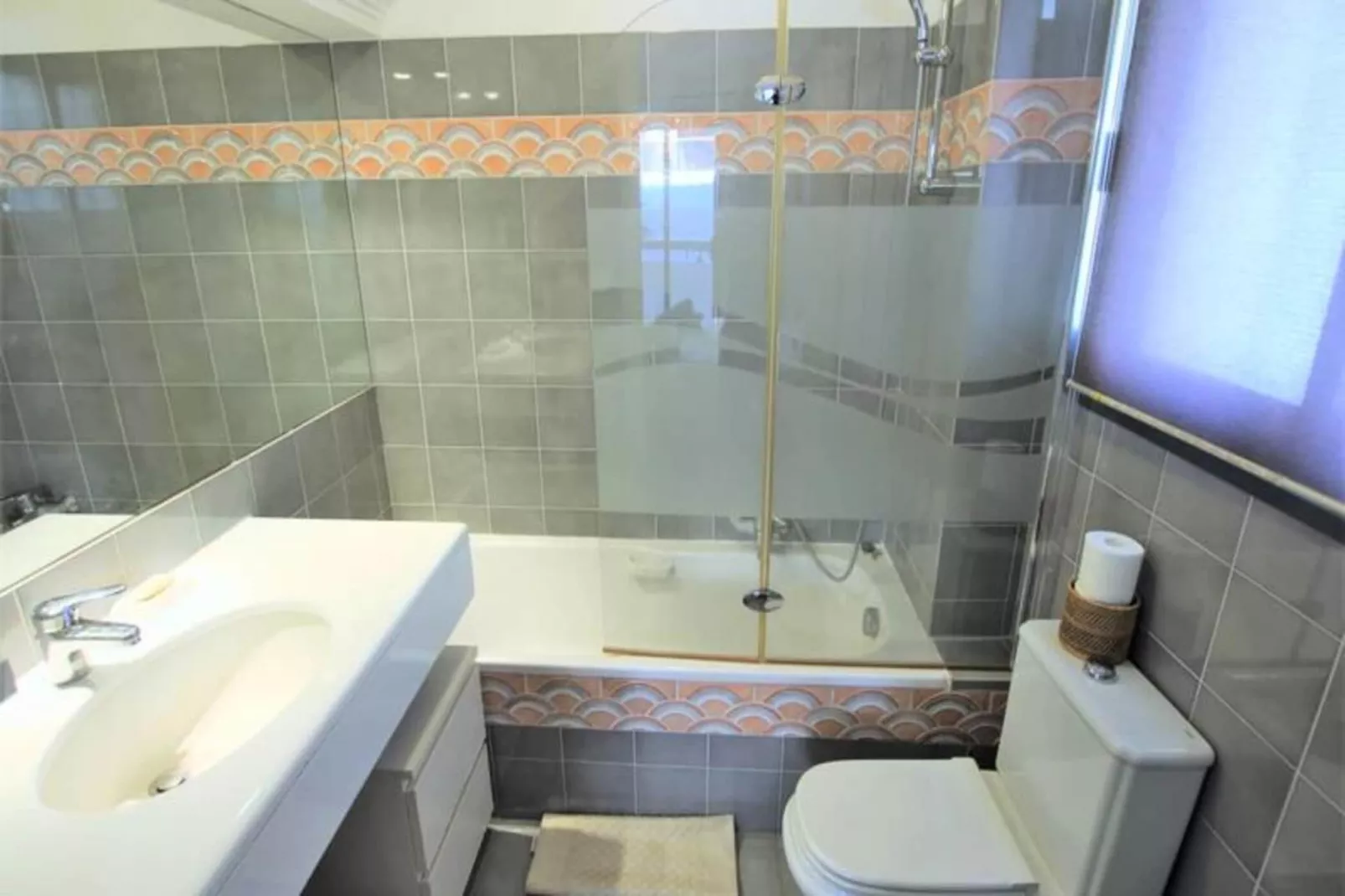 Résidence Appartement Rénové Avec 2 Chambres & Salle De Bain à La Décoration Raffinée-Salle de loisirs