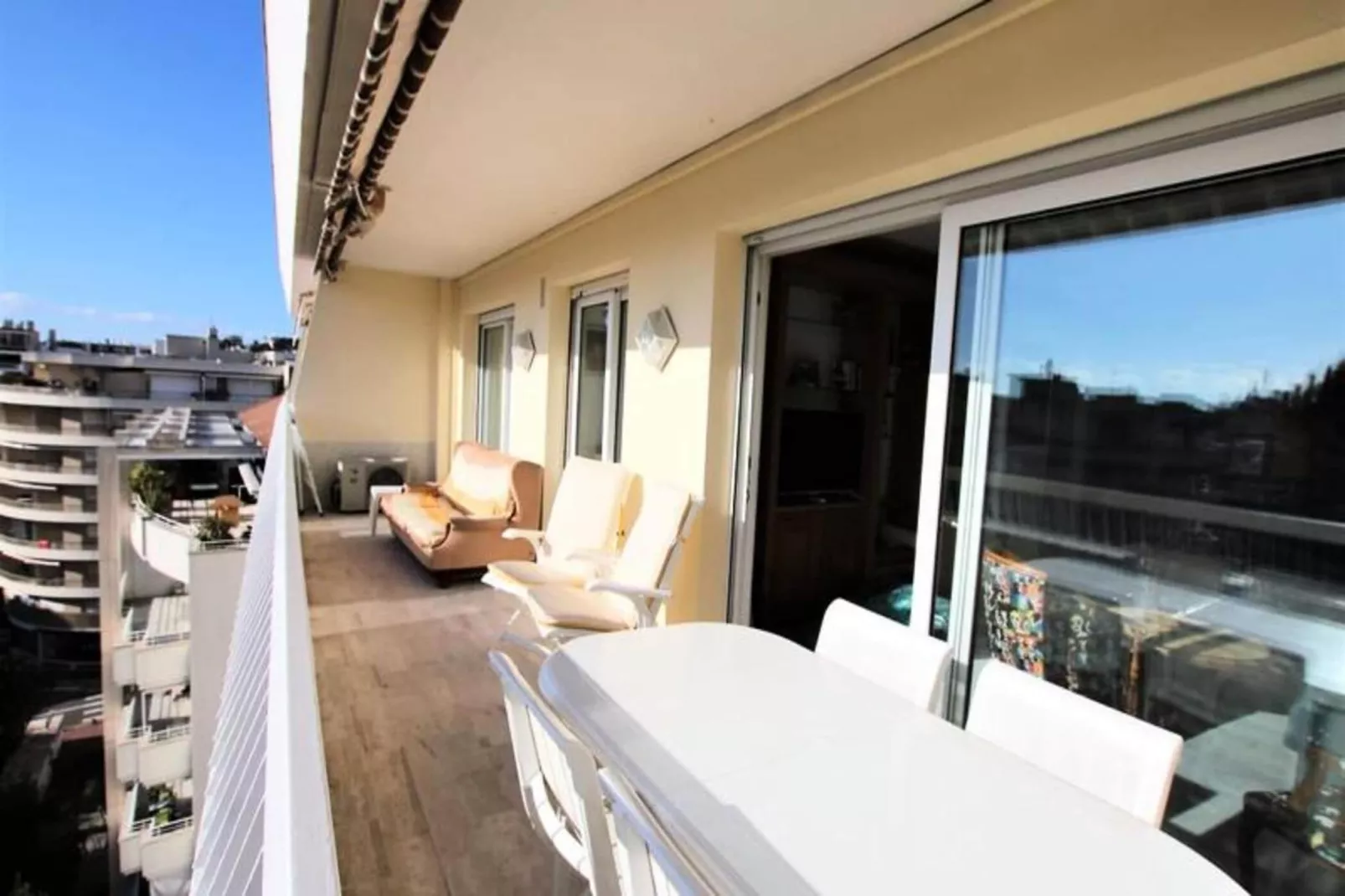 Résidence Appartement Climatis&eacute; 5 Voyageurs De 80 M2, Centre Ville Et Croisette-Terrace balcony