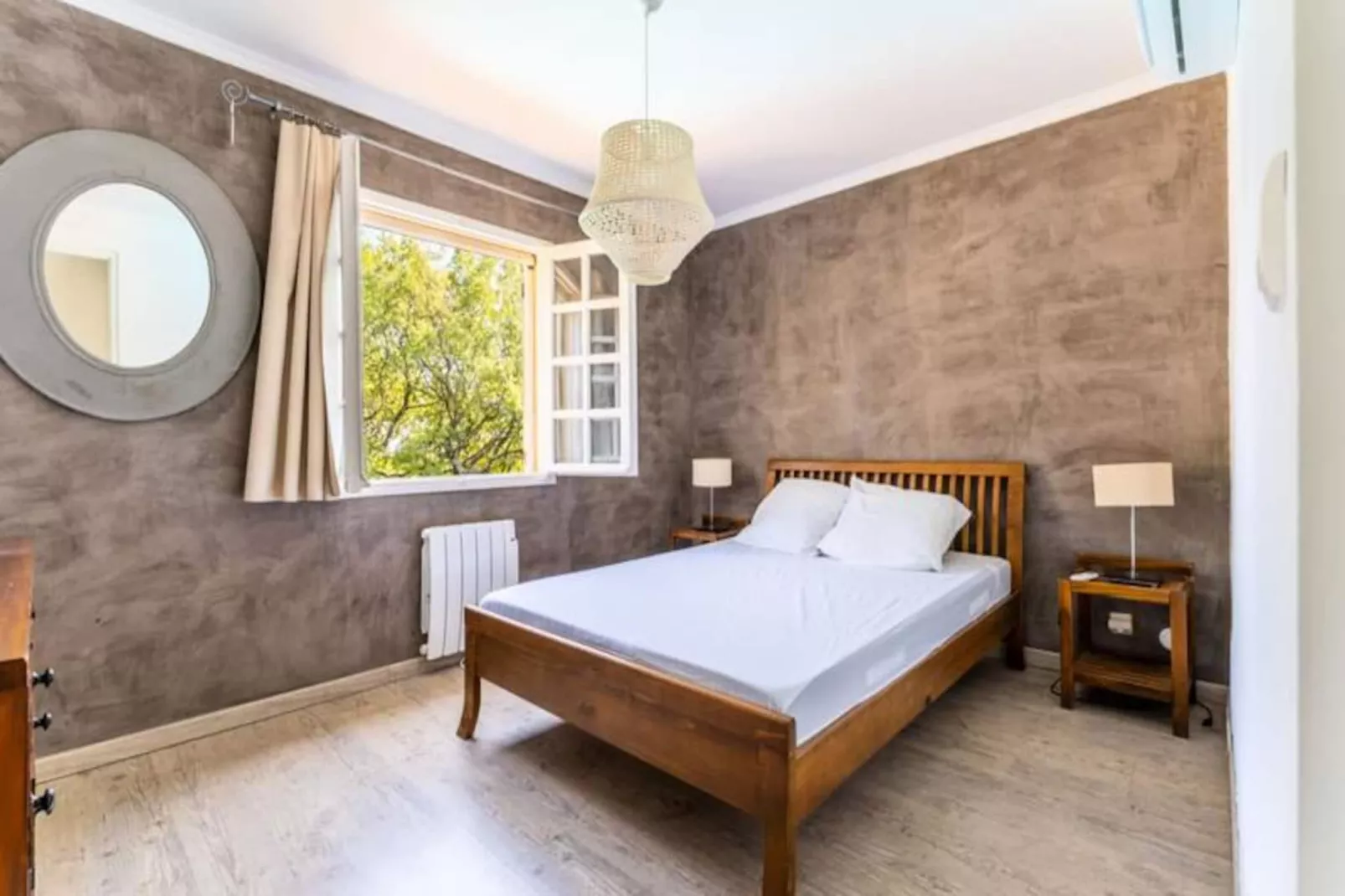 La Ch&ecirc;neraie. Proche Alpilles Et Luberon, Piscine Chauff&eacute;e-Image-tags.