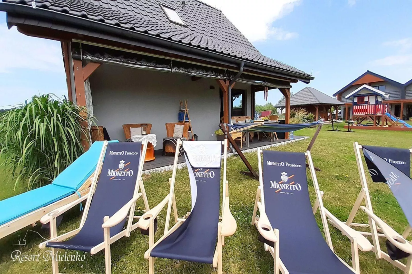 Dom MARCO POLO w Mielenku-Gardens in summer