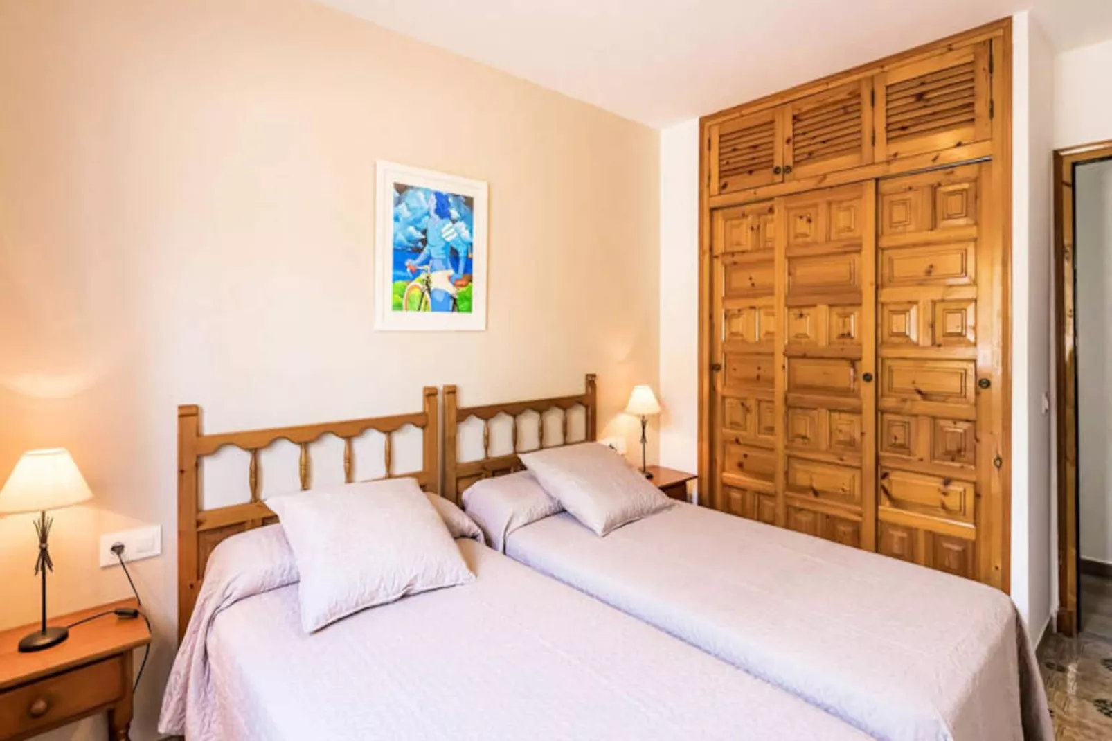 Maison à Son Bou-Image-tags.