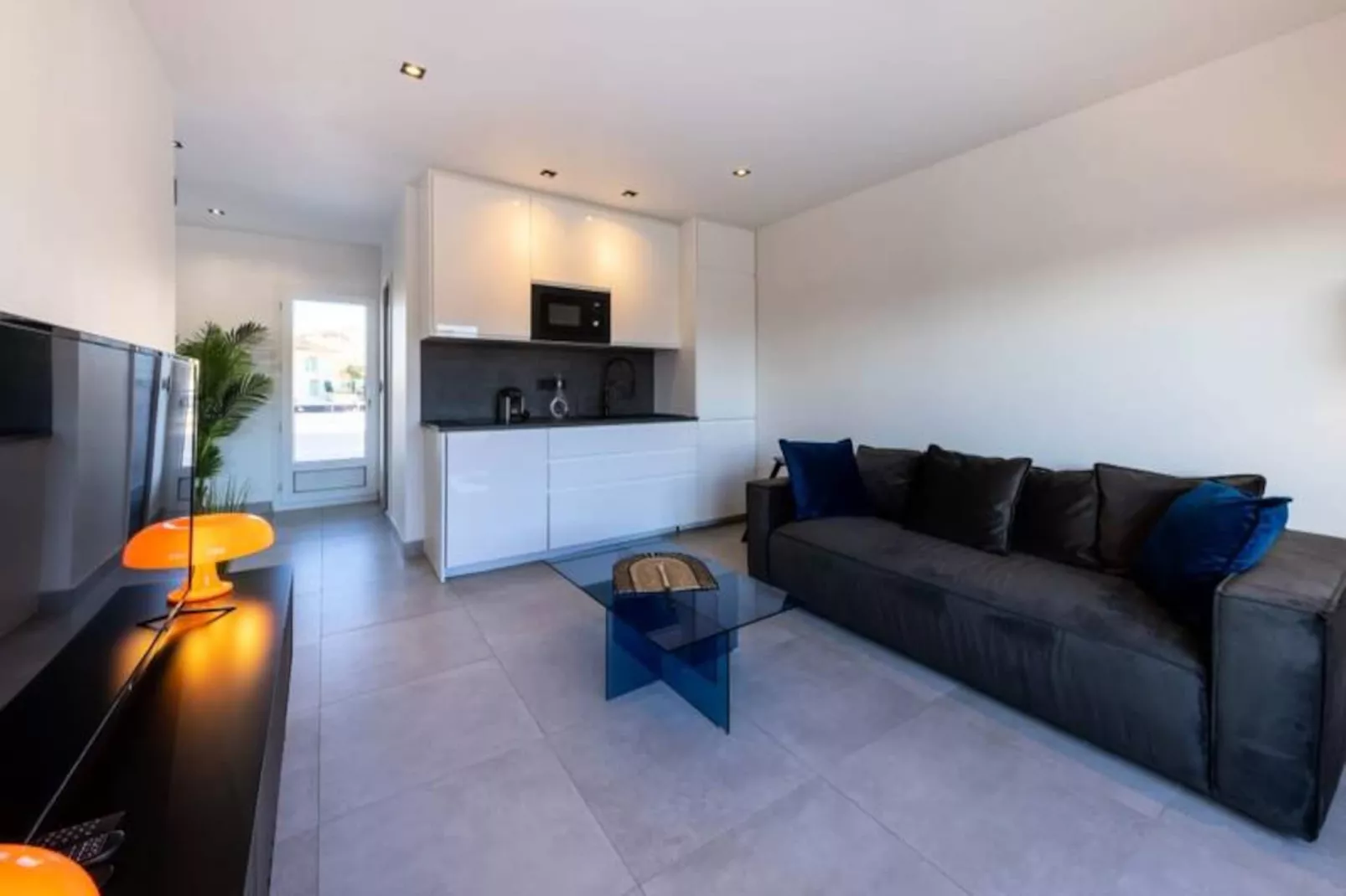 06az - Appartement Avec Terrasse 10min Du Palais-Image-tags.