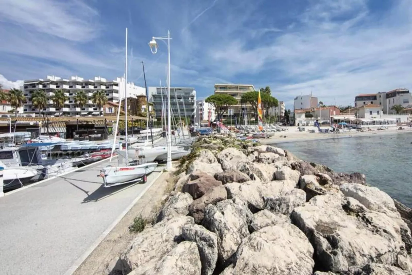 Résidence Appartement &eacute;quip&eacute; 70 M&sup2; Face &agrave; La Mer Dernier &eacute;tage Avec Magnifique Vue Me-Exterior in summer