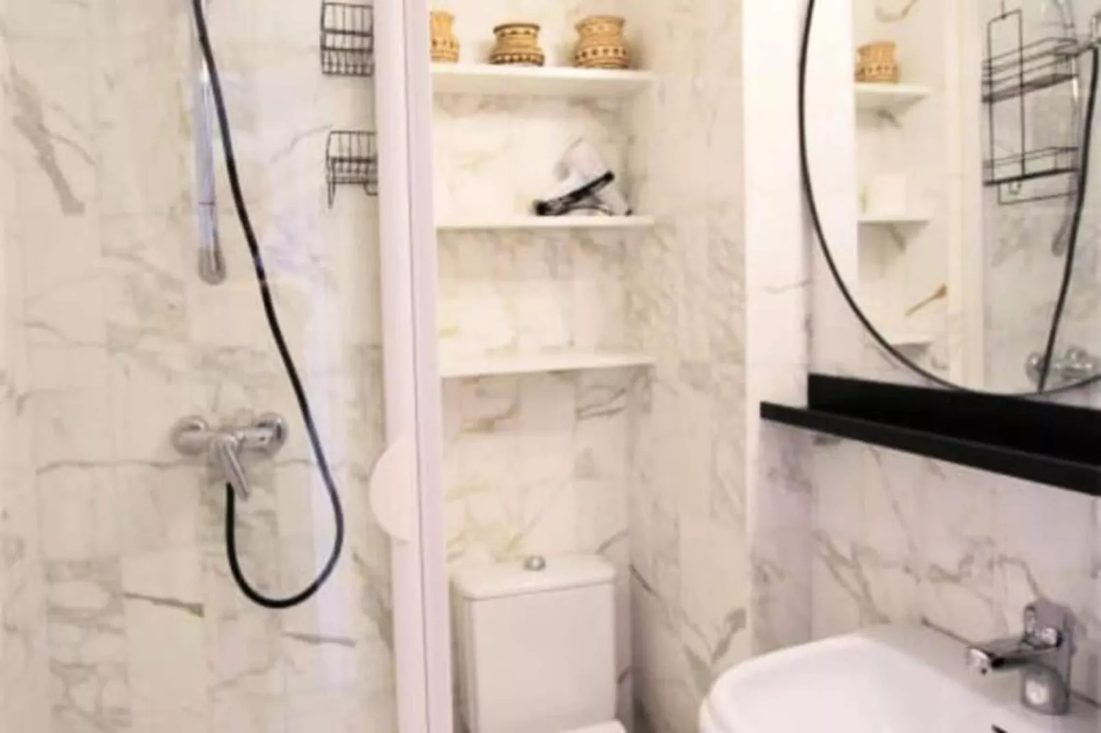 Résidence Appartement Rénové Avec 2 Chambres & Salle De Bain à La Décoration Raffinée-Salle de loisirs