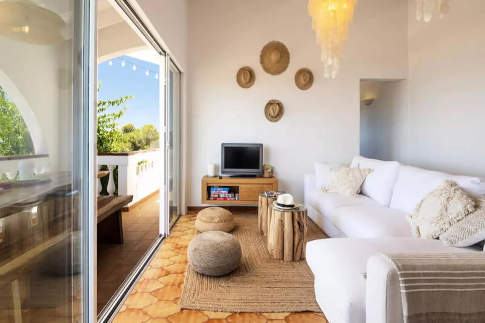 Maison à Son Bou-Image-tags.