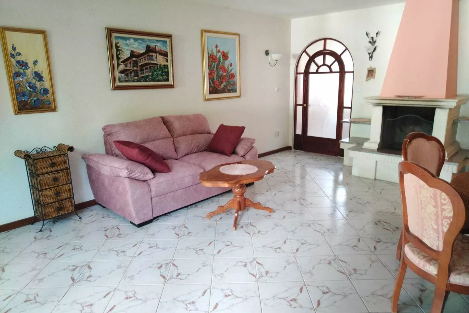 Sara-Living room