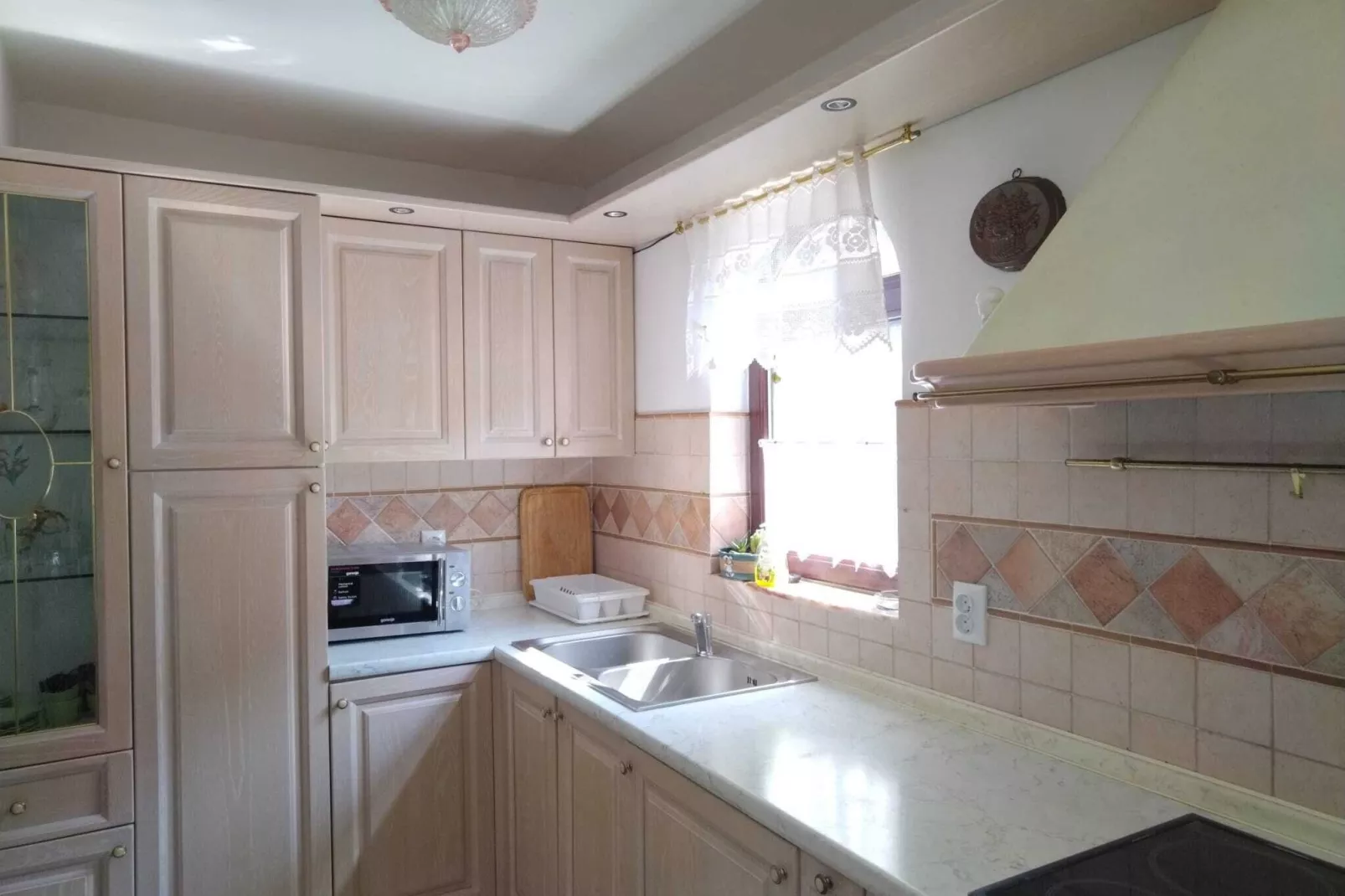 Sara-Kitchen