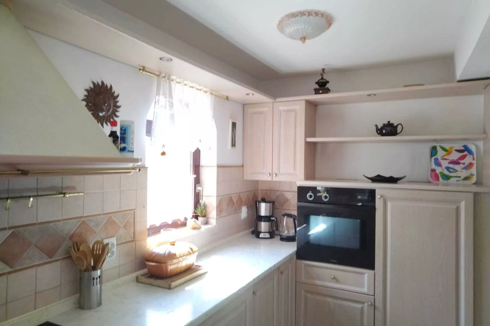 Sara-Kitchen
